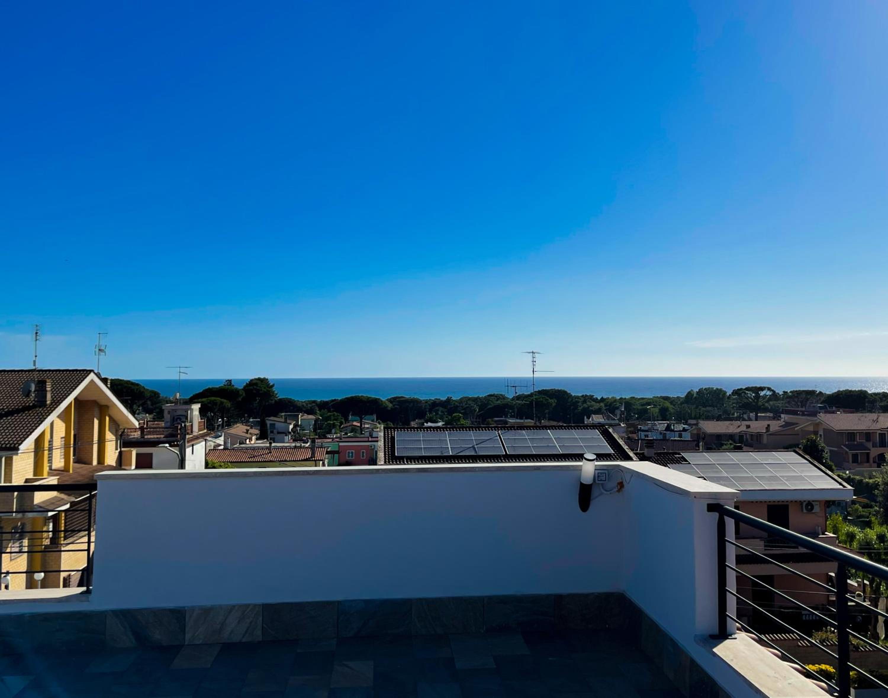One-Bedroom Apartment with Sea View photo 2