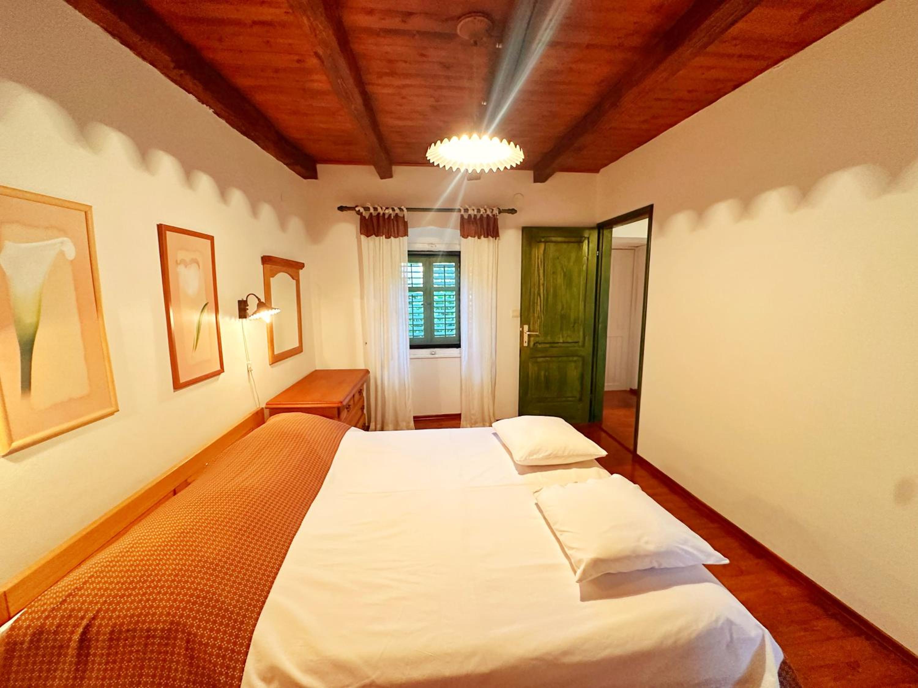 Apartment - Split Level photo 3