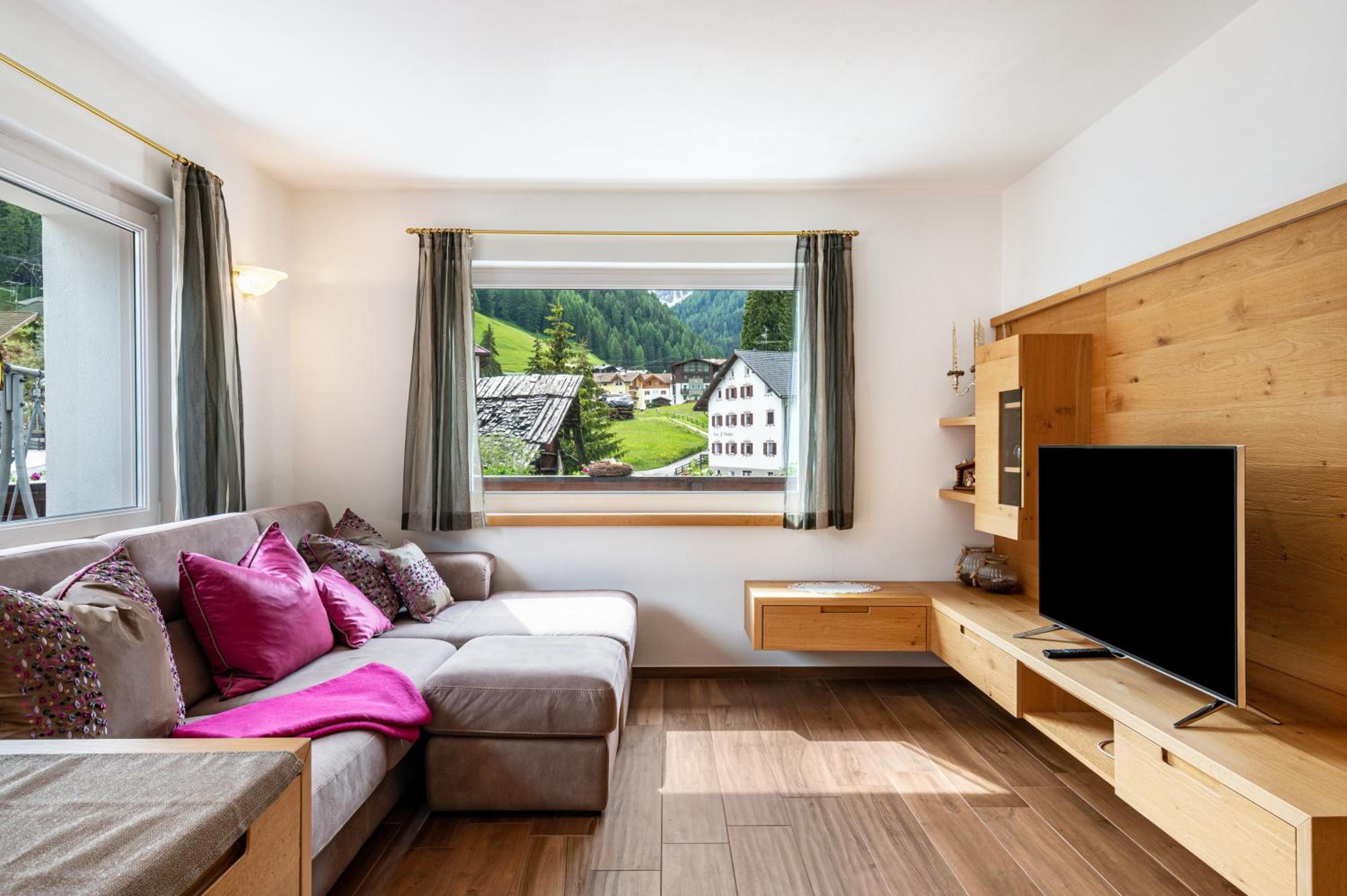 Two-Bedroom Deluxe Apartment with Balcony