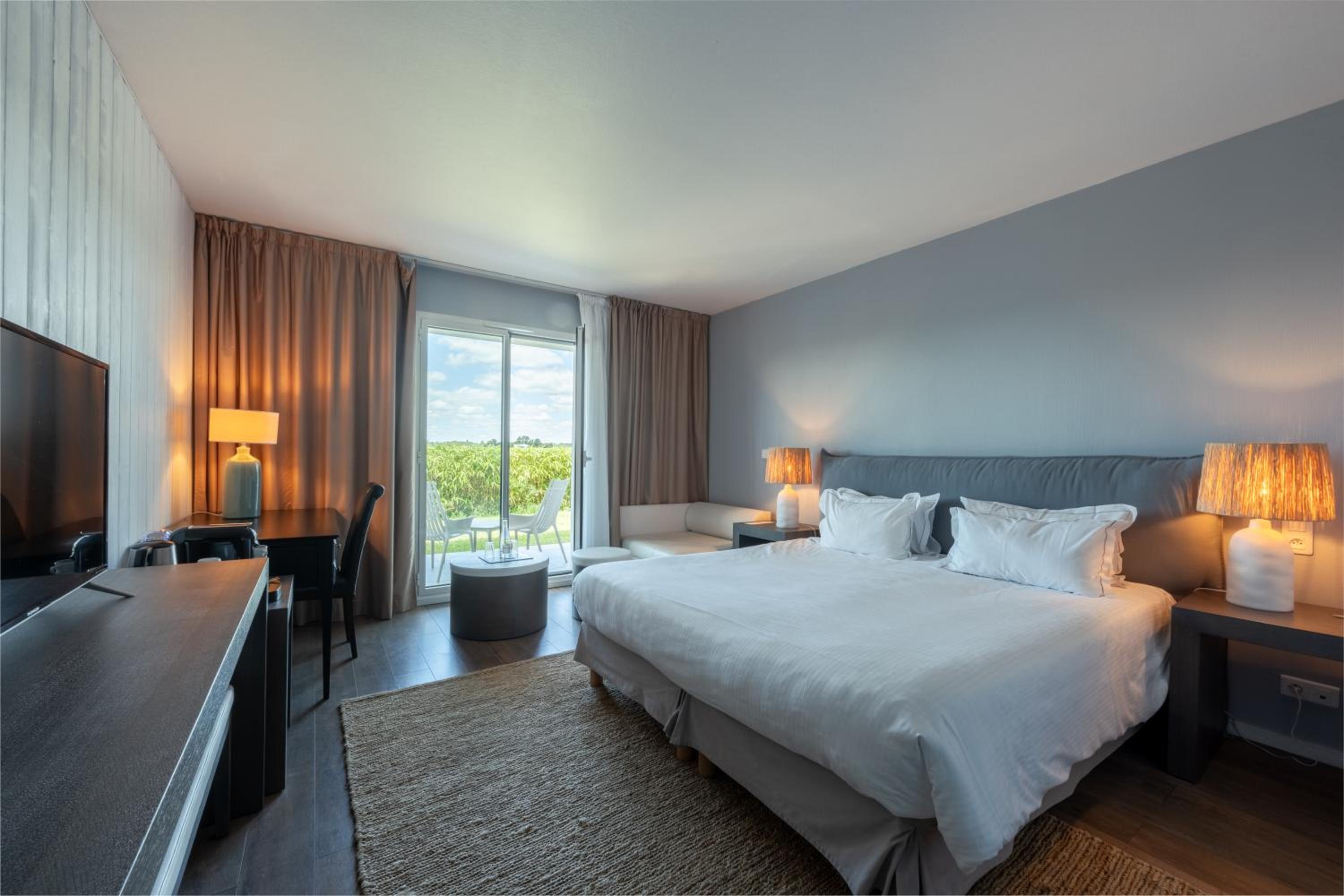 Chambre Double Premium - Côté Vignoble Chambre Double Premium - Côté Vignoble