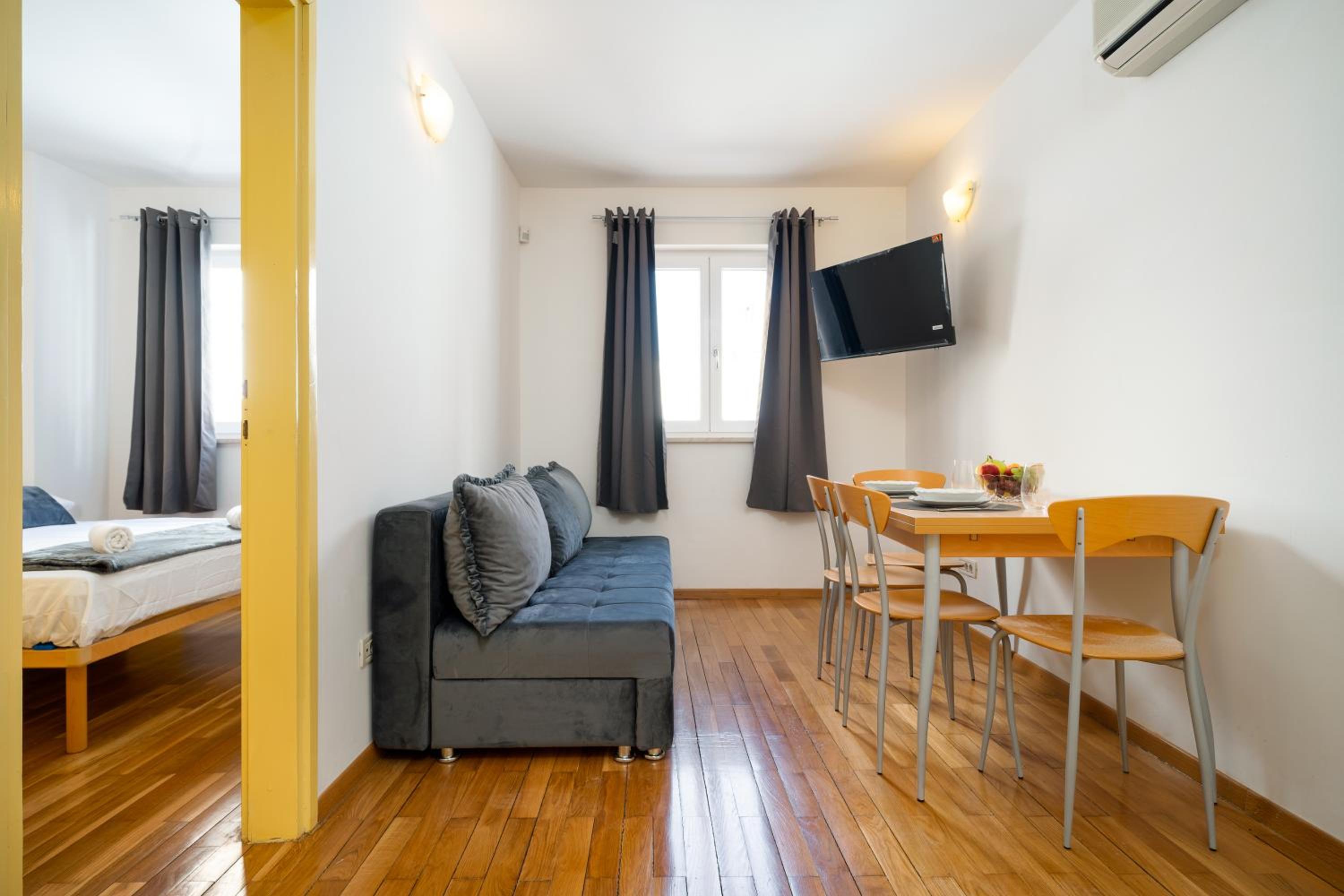 One-Bedroom Apartment photo 3