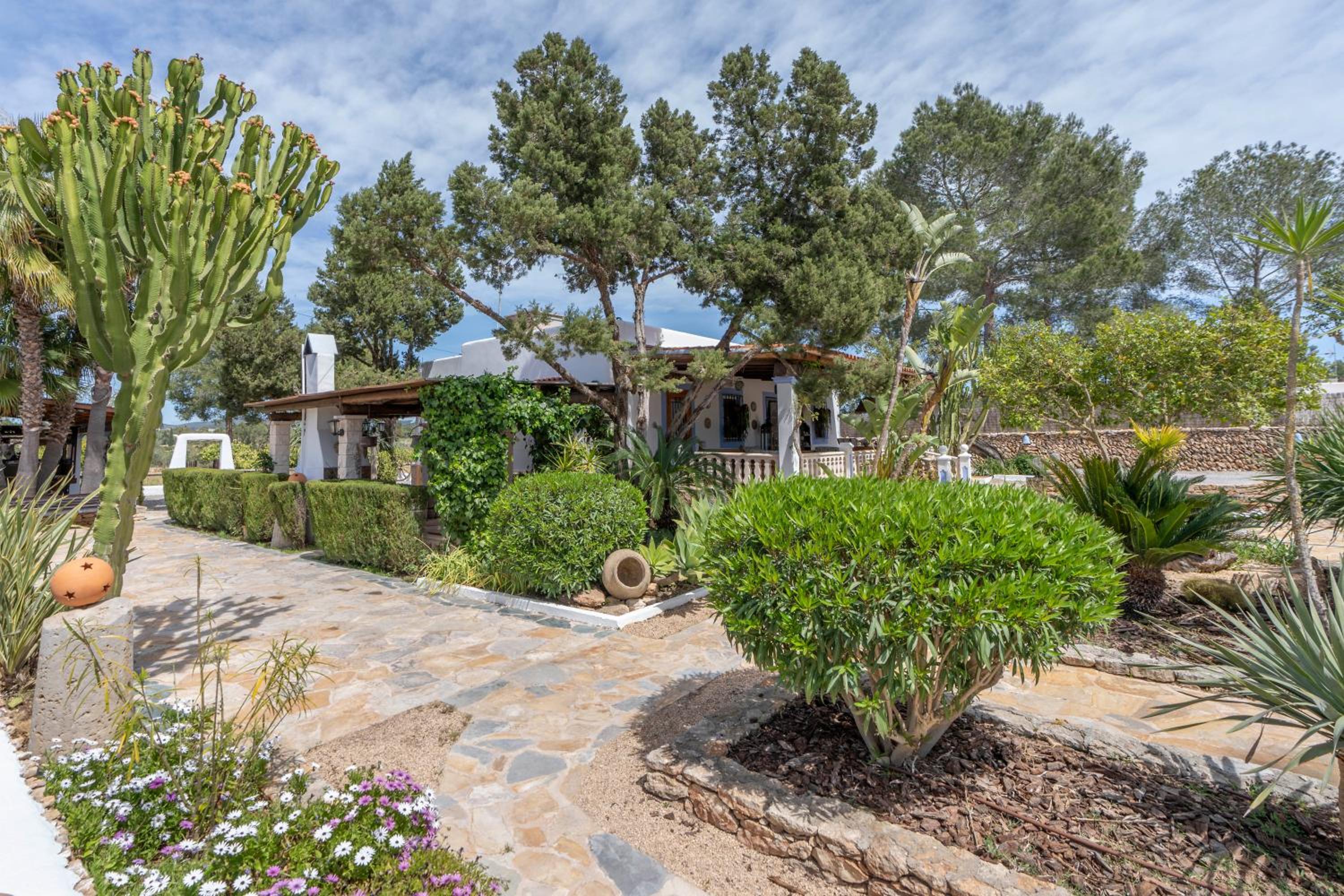 Five-Bedroom Villa photo 2