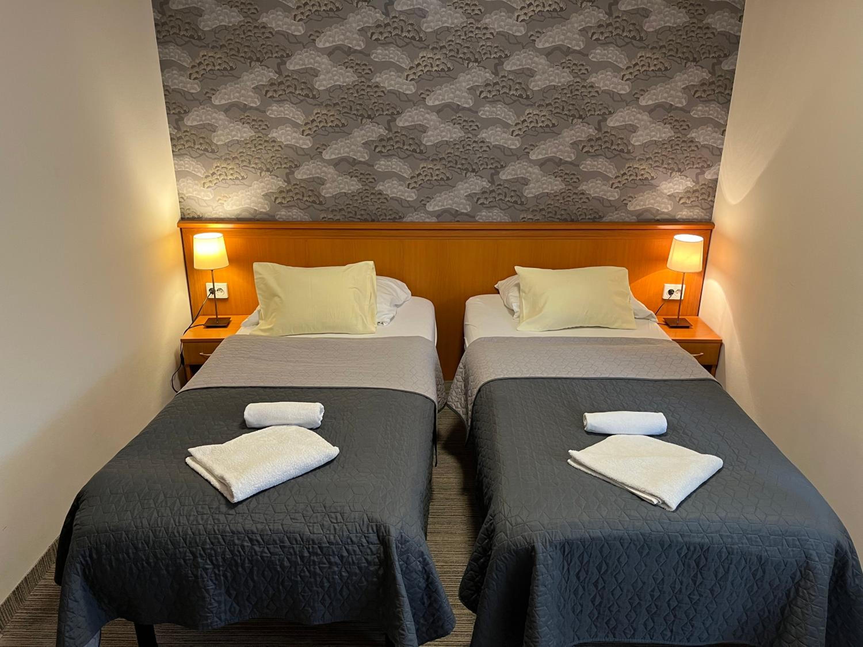 Twin Room - Photo 1