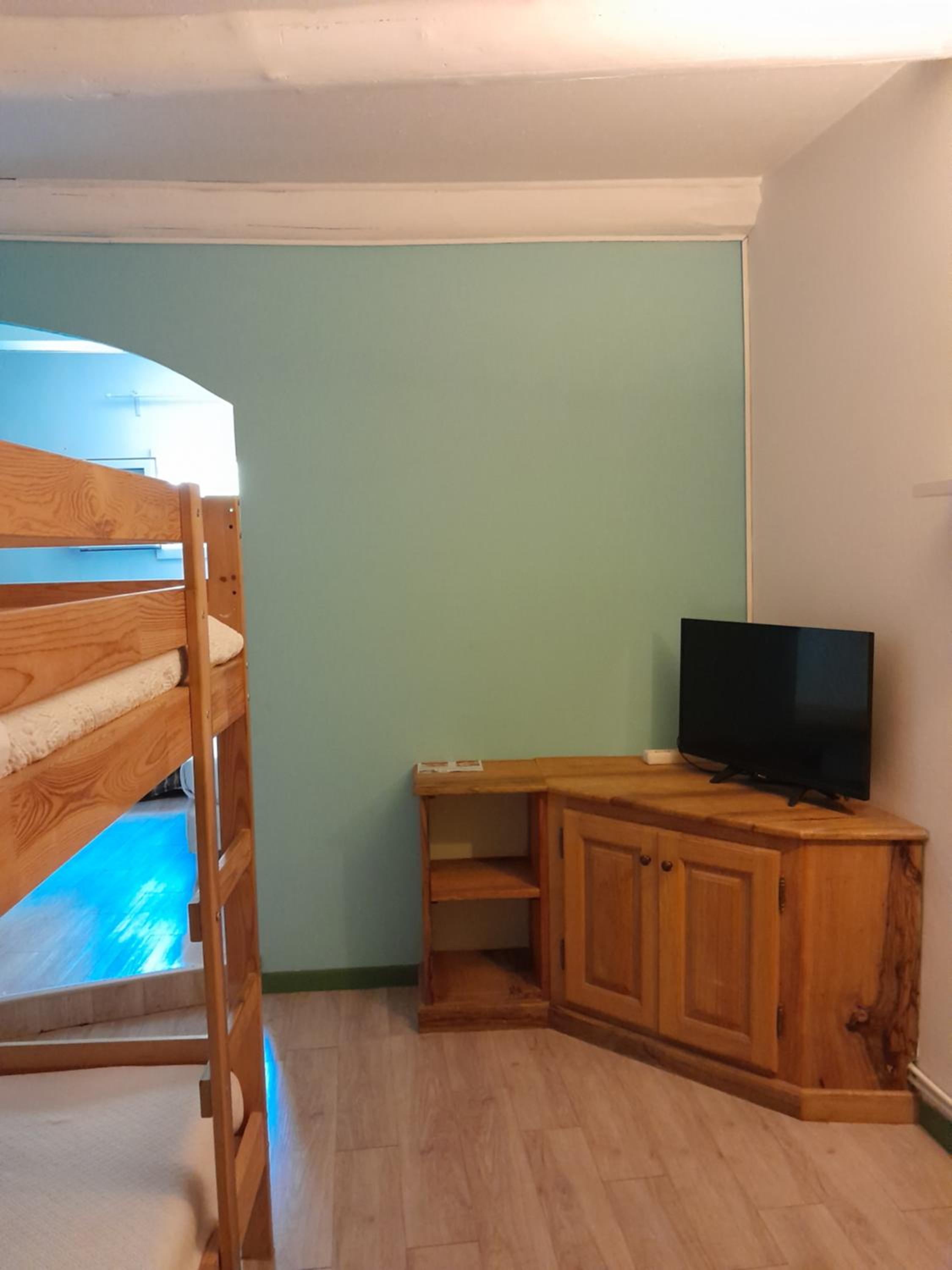 Family Room (2 Adults + 2 Children) - Photo 8
