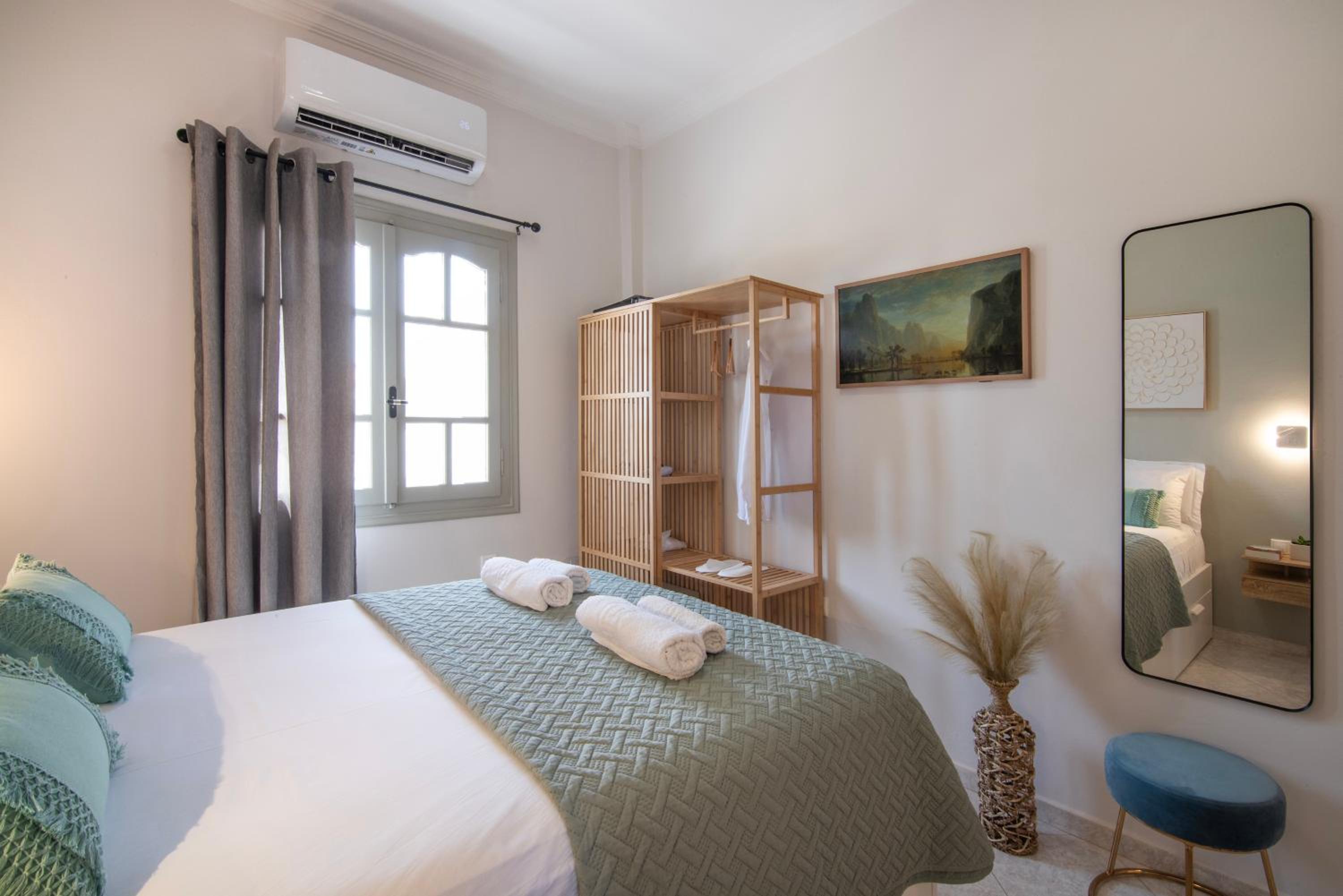 One-Bedroom Apartment photo 2