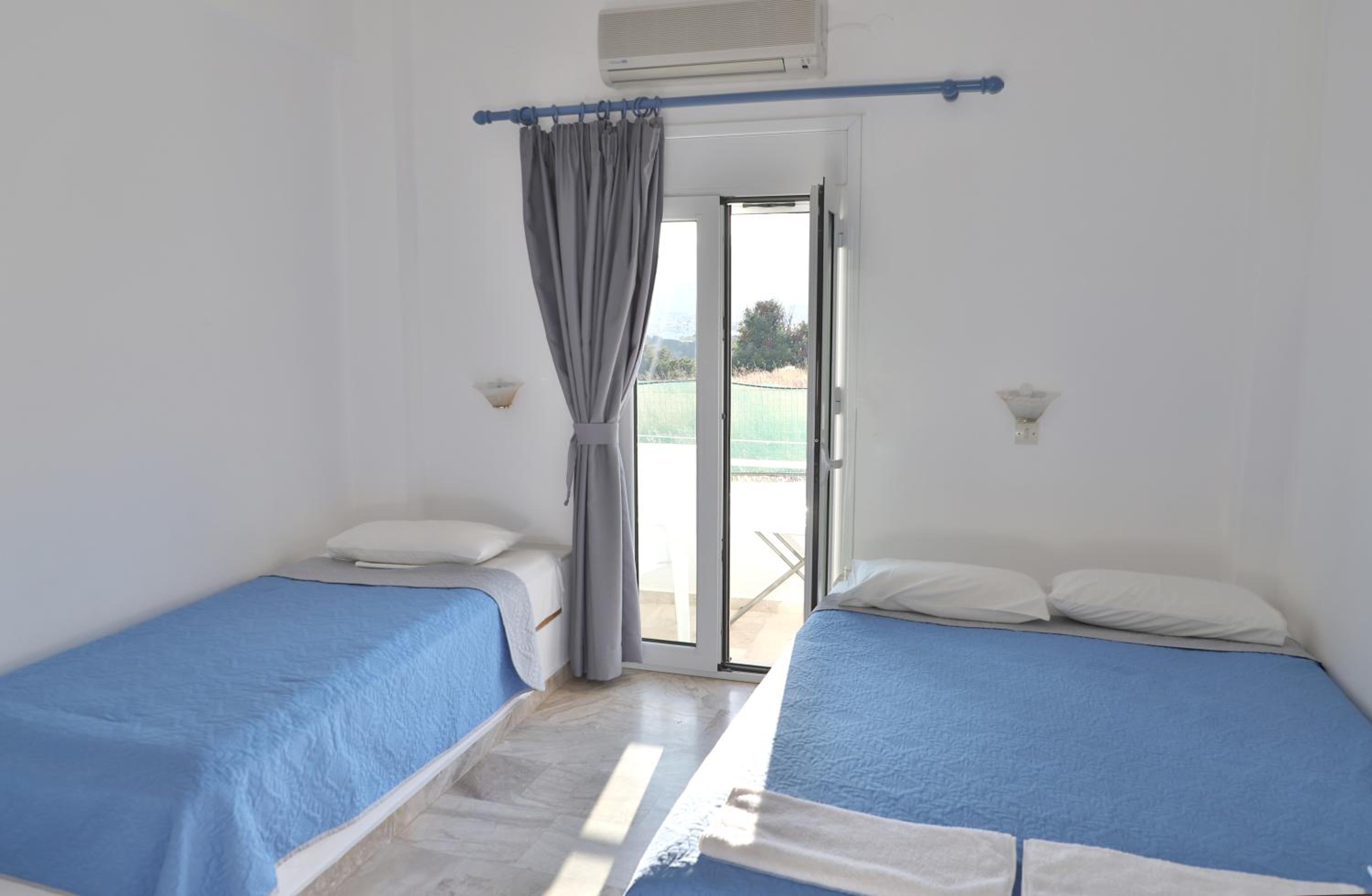 Studio with Interconnecting Door