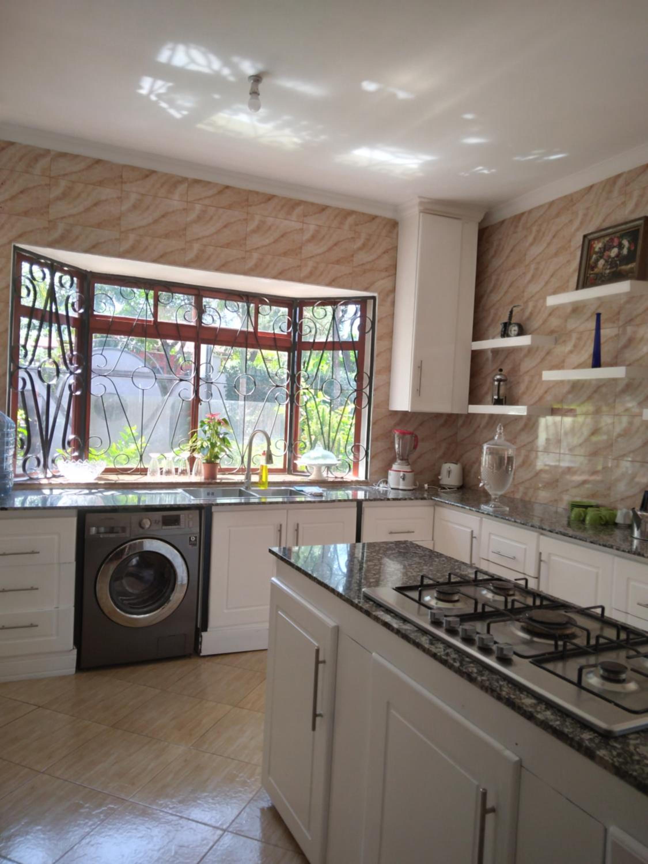 Three-Bedroom Villa - Photo 4