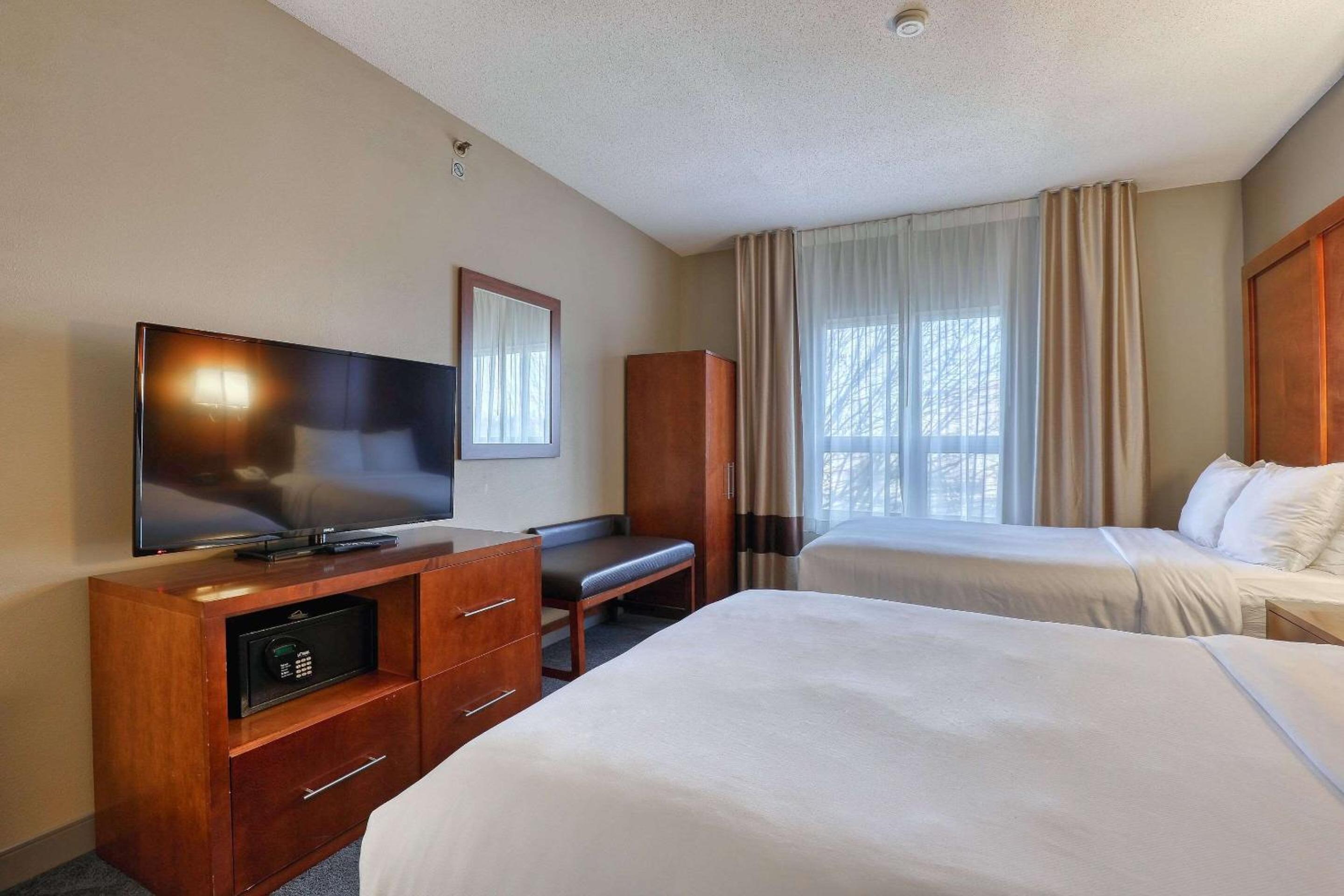 Double Suite with Two Double Beds - Non-Smoking