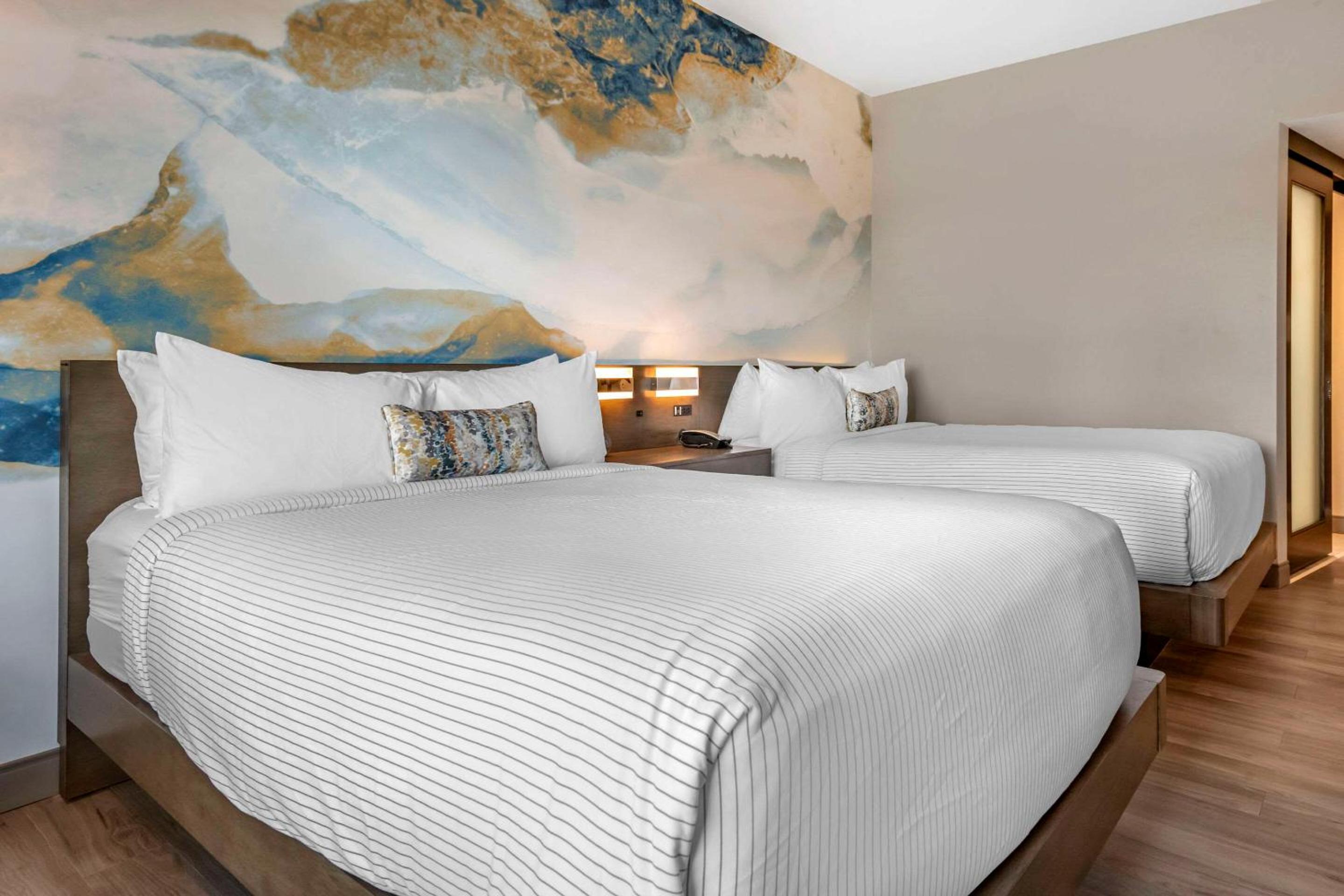 Standard Queen Room with Two Queen Beds and Bath - Non Smoking