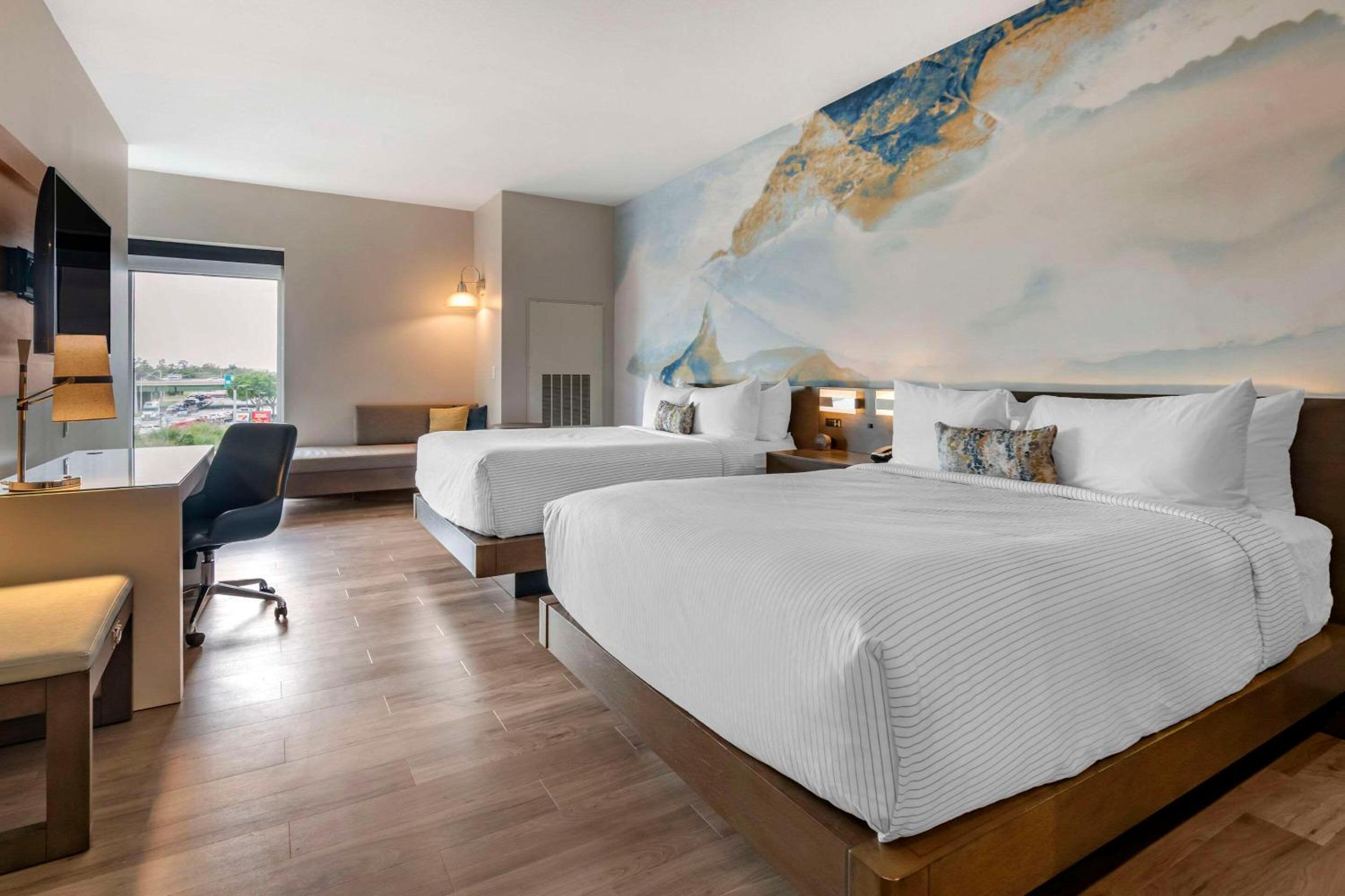 Queen Suite with Two Queen Beds - Non Smoking