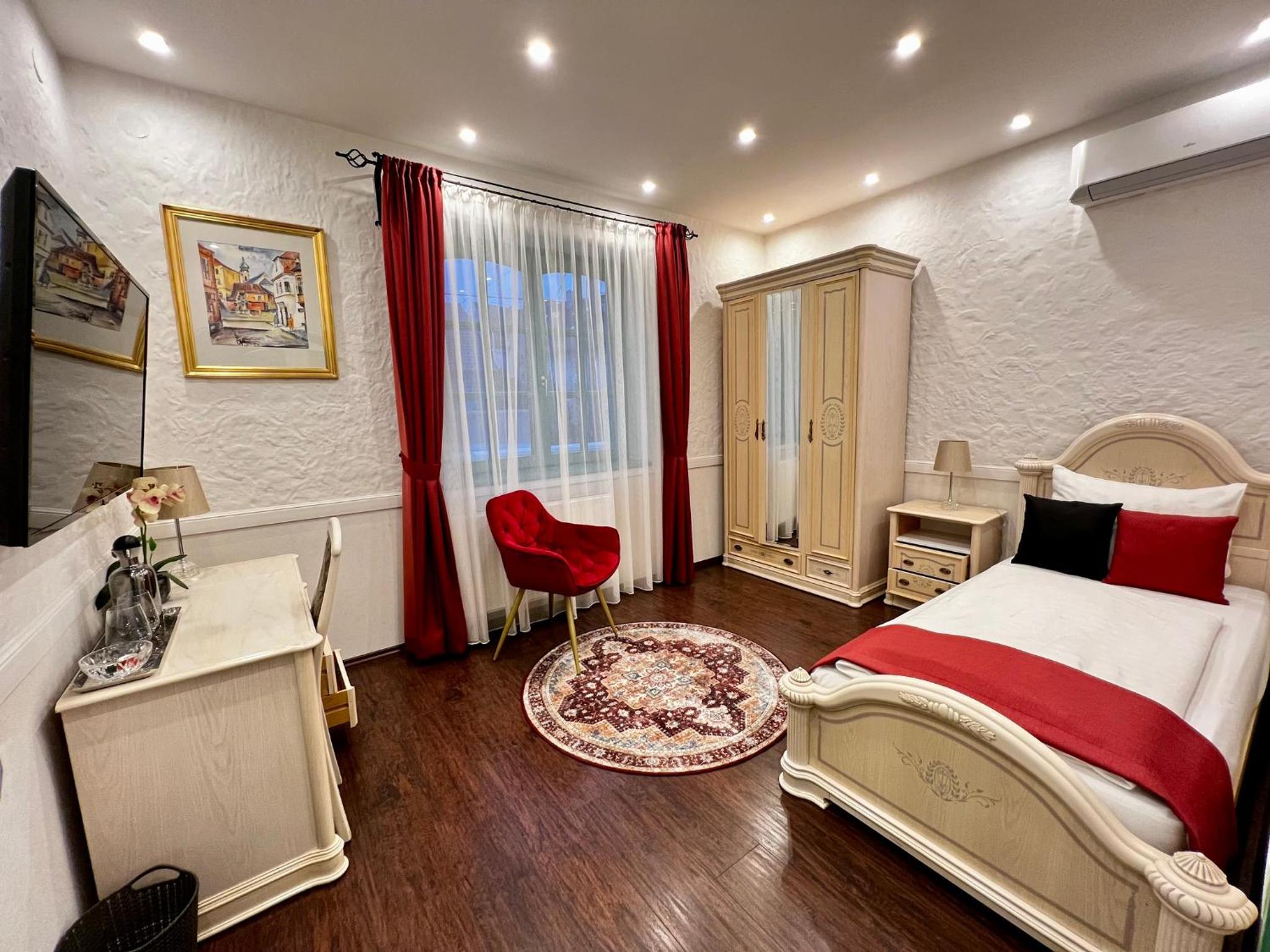 Single Room photo 3