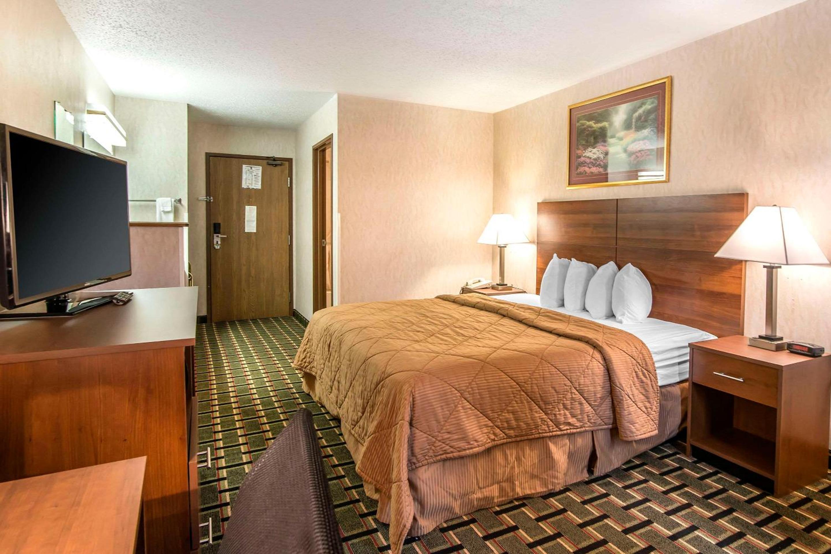 King Room - Non-Smoking - Photo 1