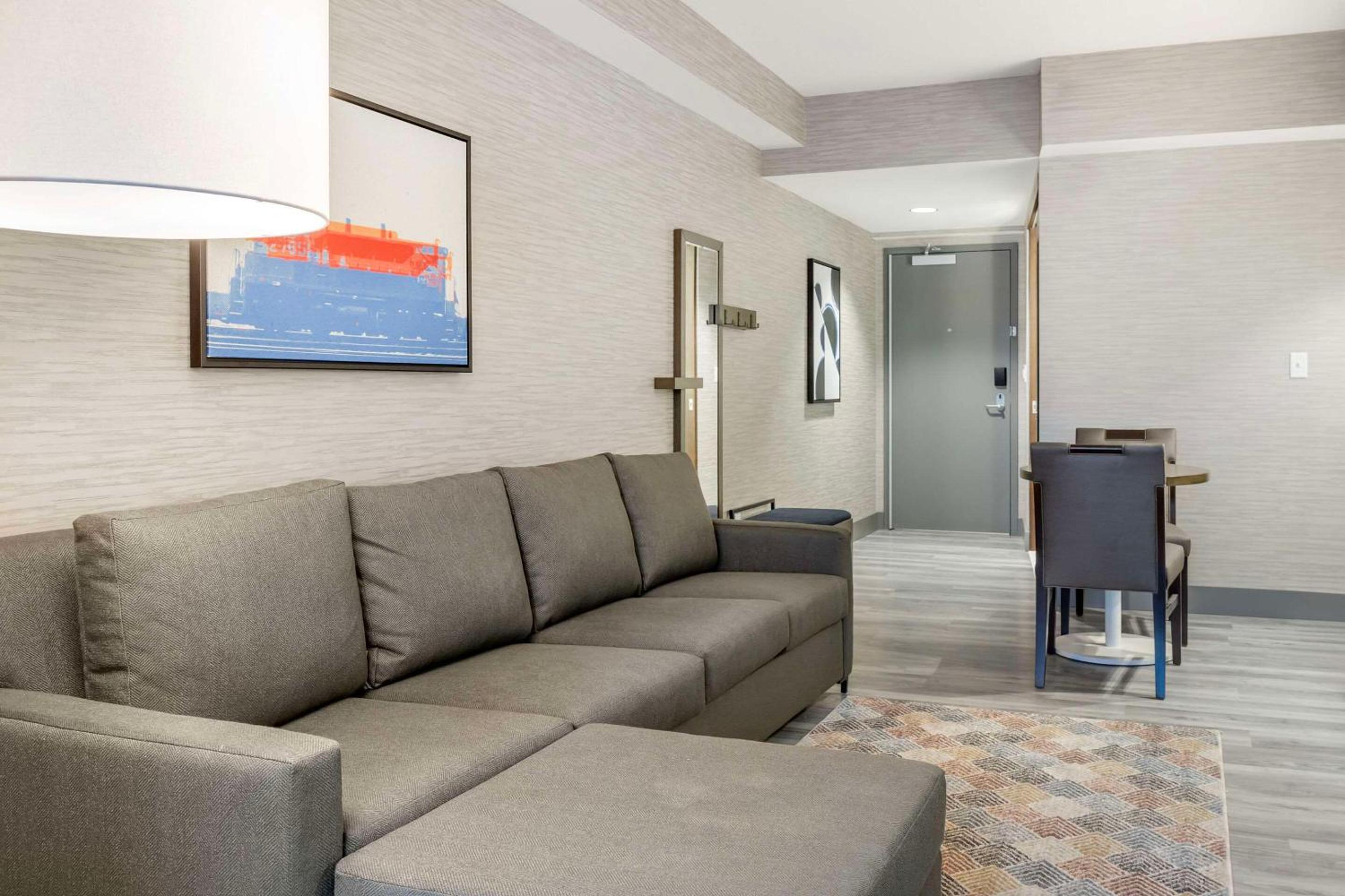 Two Room Suite - Non Smoking photo 1