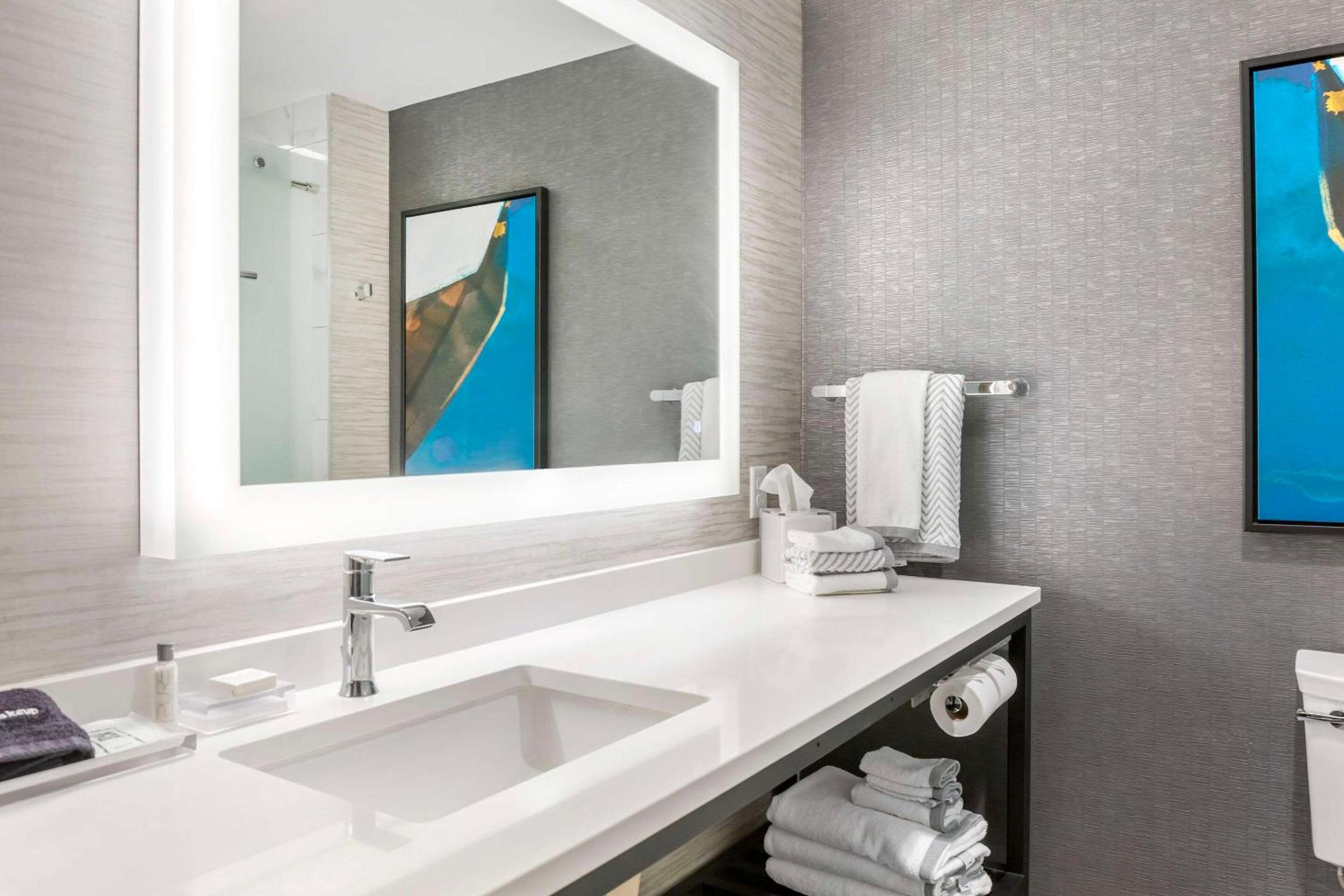 Quadruple Room with Two Queen Beds and Water View - Non Smoking photo 2