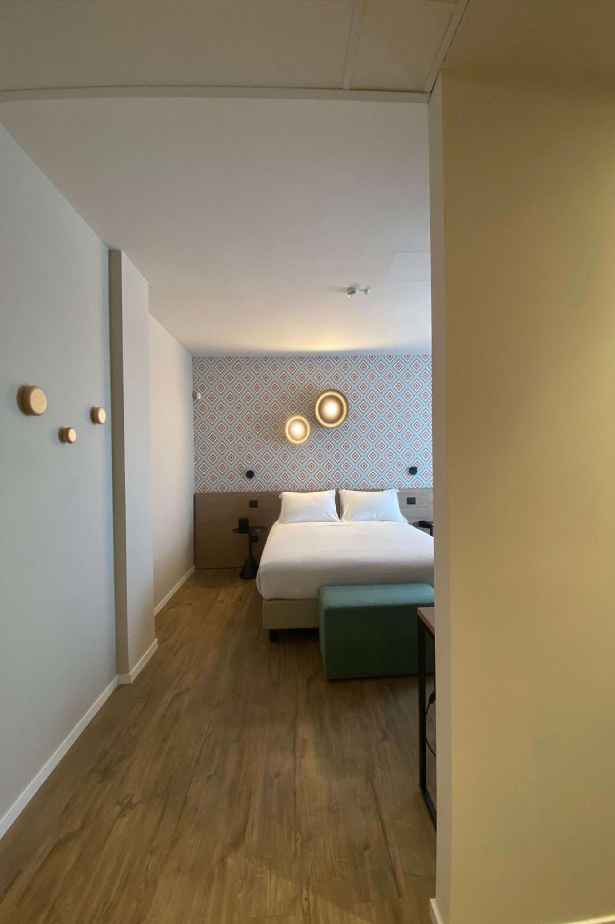 Two-Bedroom Superior Room with One King Bed and One Single Bed - Non-Smoking - Photo 3