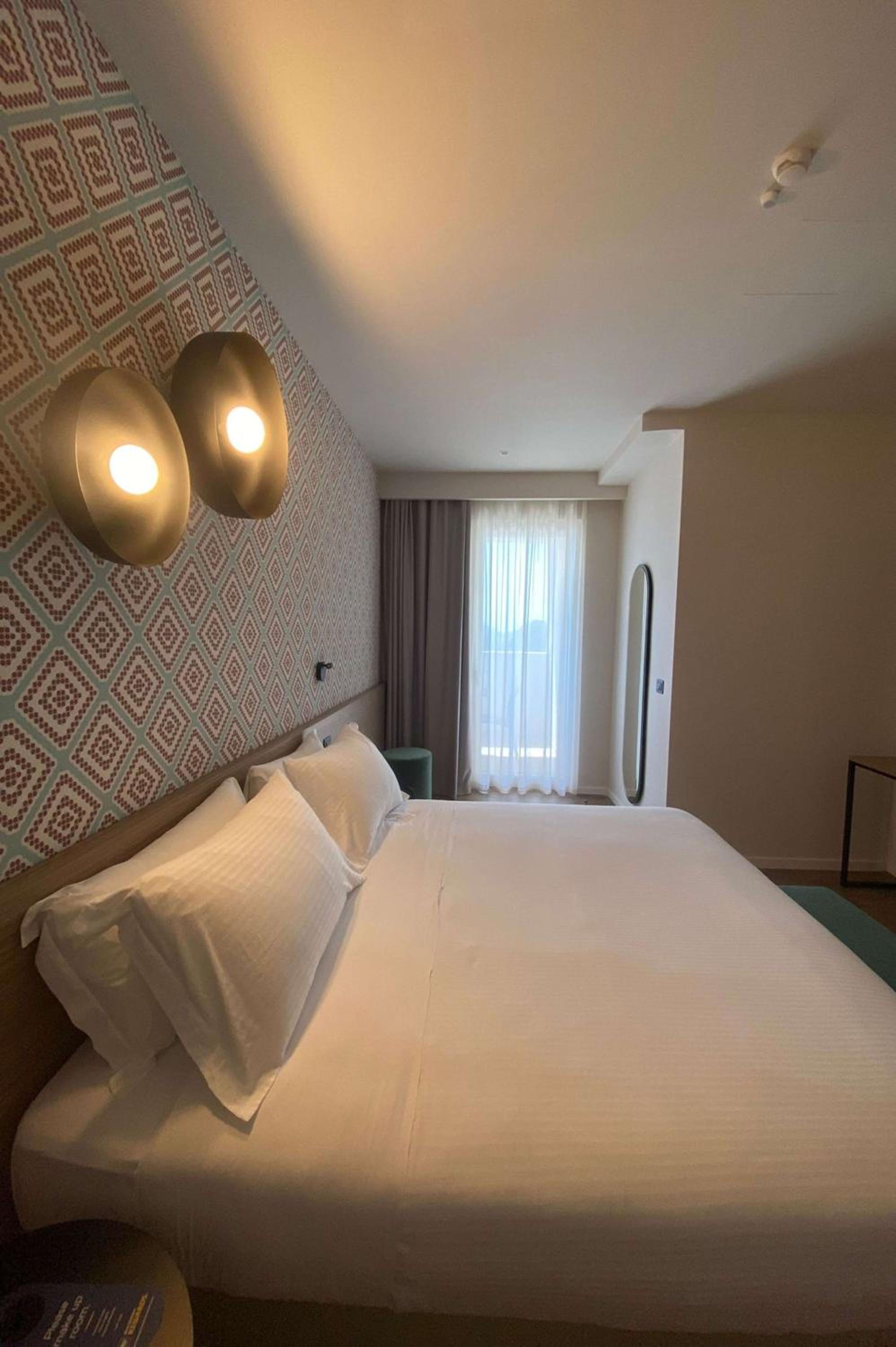 Comfort Queen Room - Non-Smoking  - Photo 9
