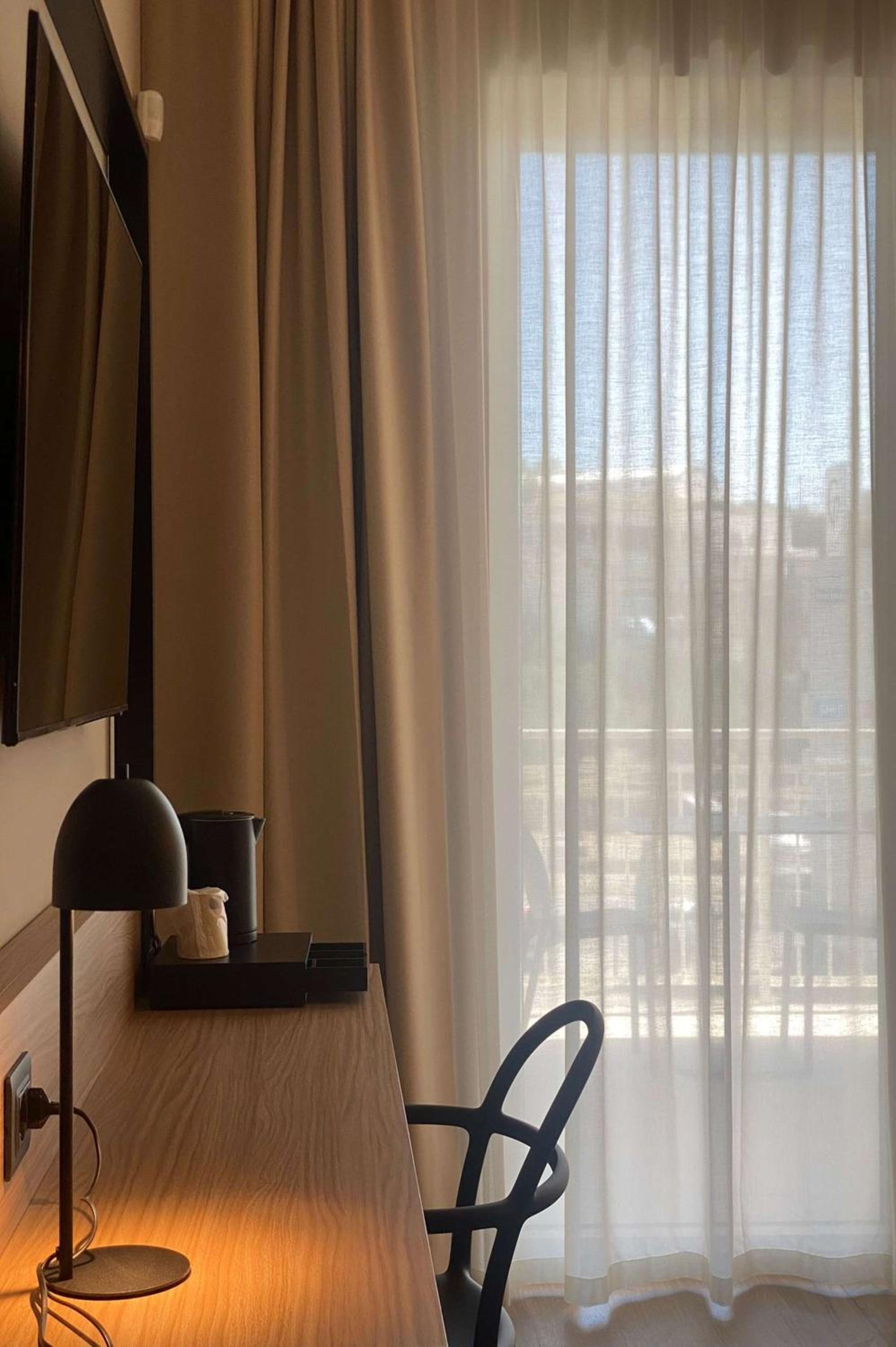 Comfort Queen Room - Non-Smoking  - Photo 8