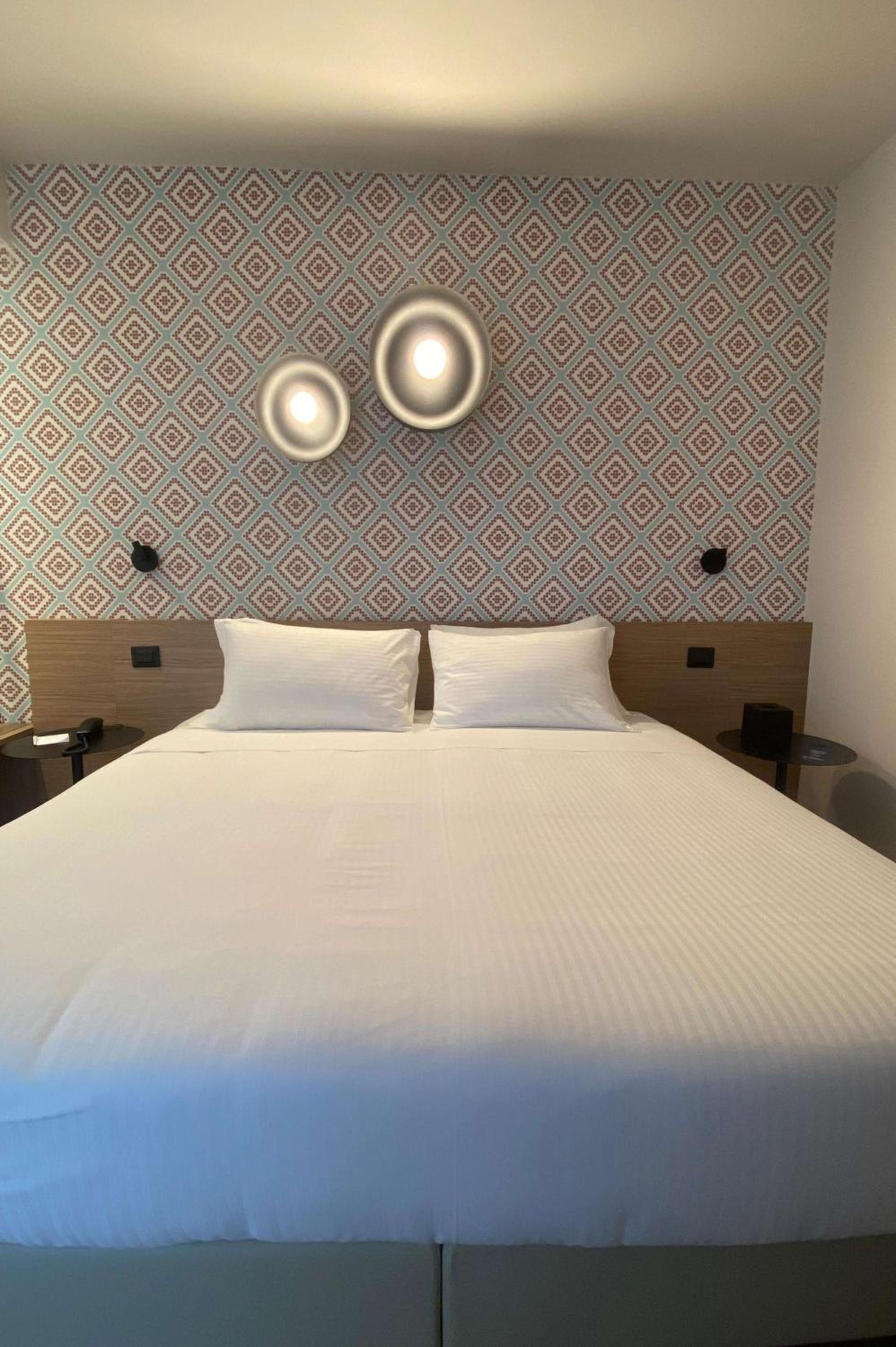 Comfort Queen Room - Non-Smoking  - Photo 6