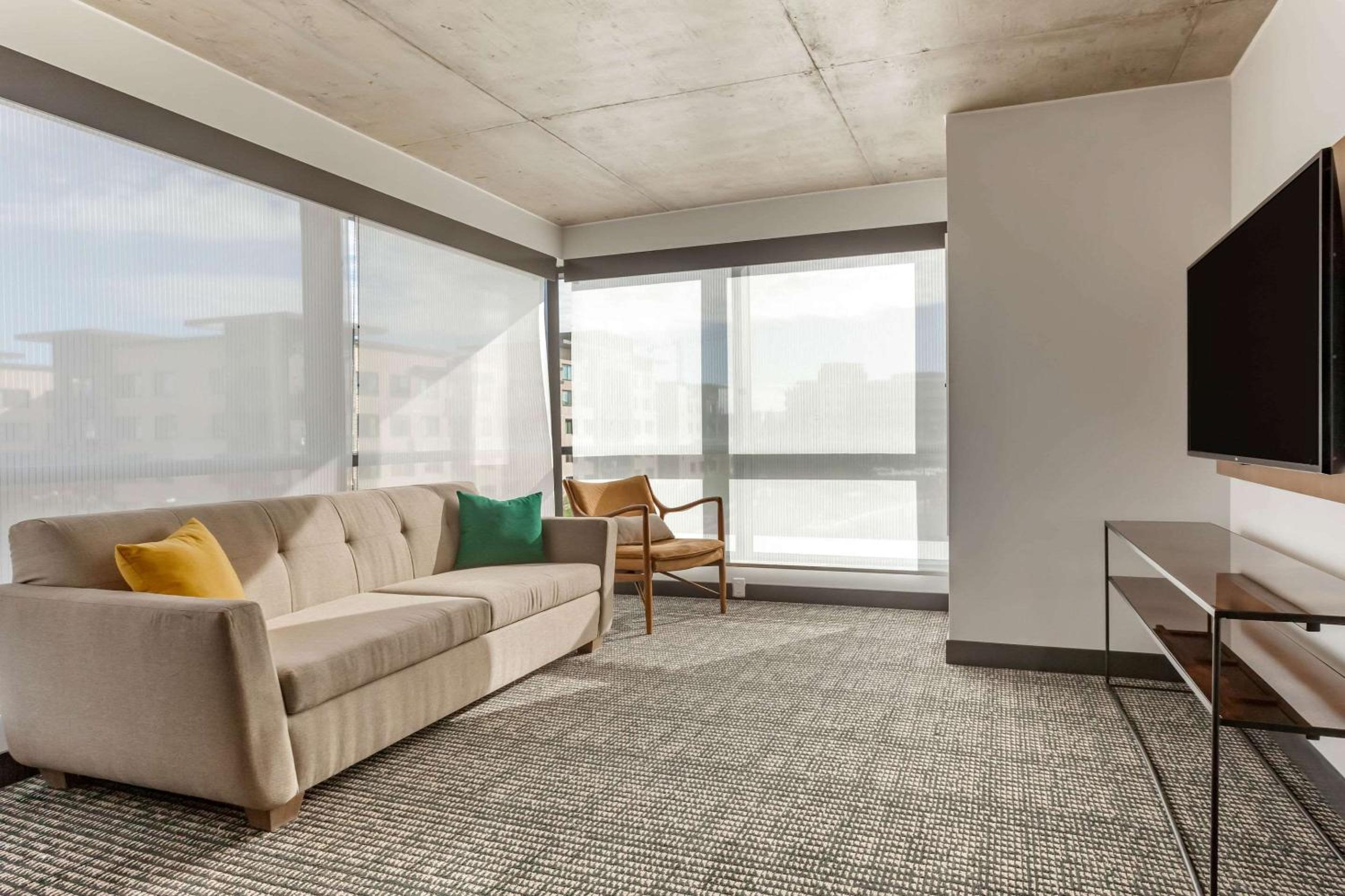 King Suite - Accessible/Non-Smoking - Photo 4