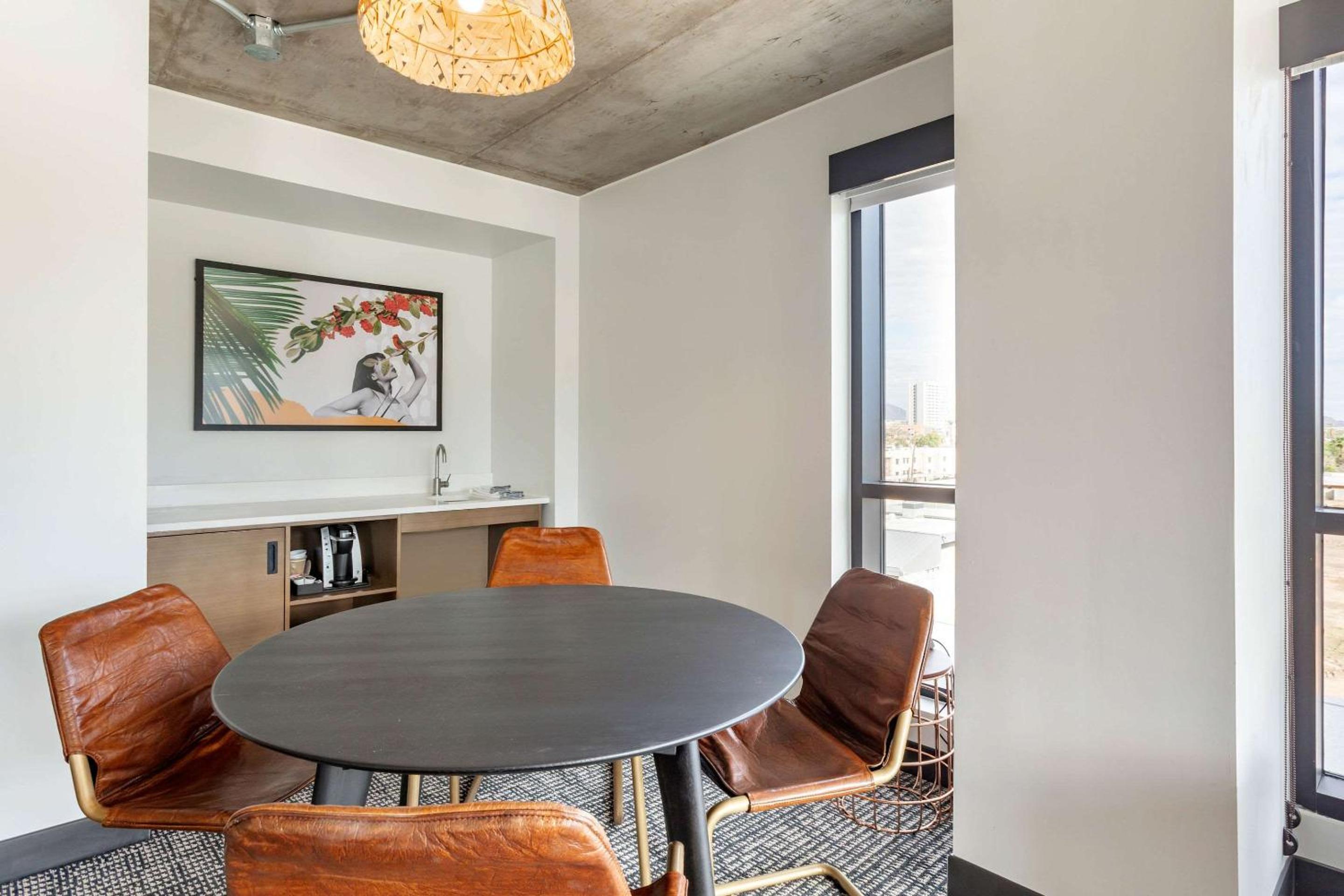 King Suite - Accessible/Non-Smoking - Photo 3