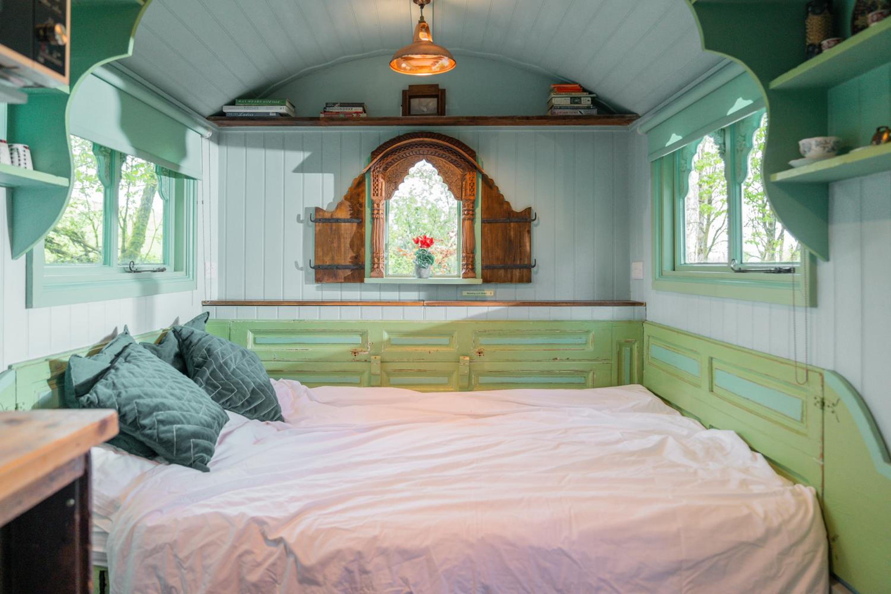 Shanti Shepherds Hut photo 2