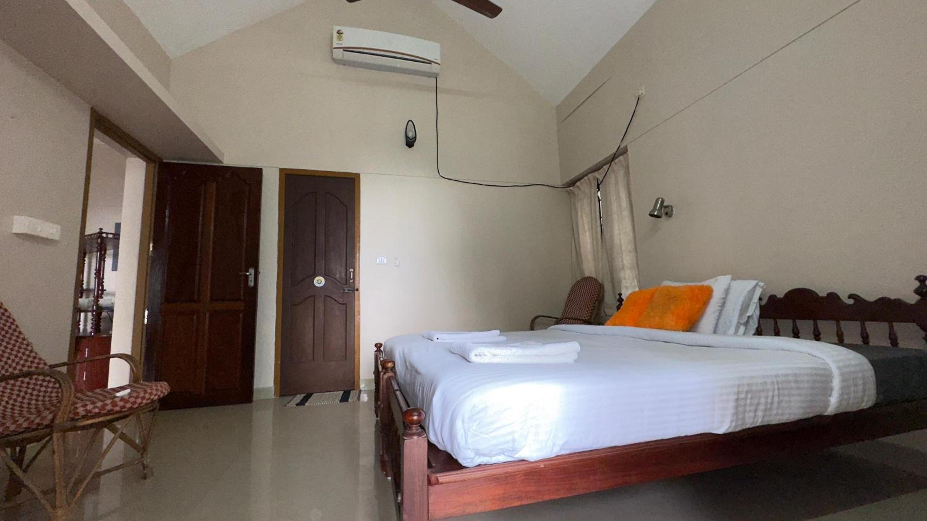 Deluxe Double Room (2 Adults + 1 Child) photo 1
