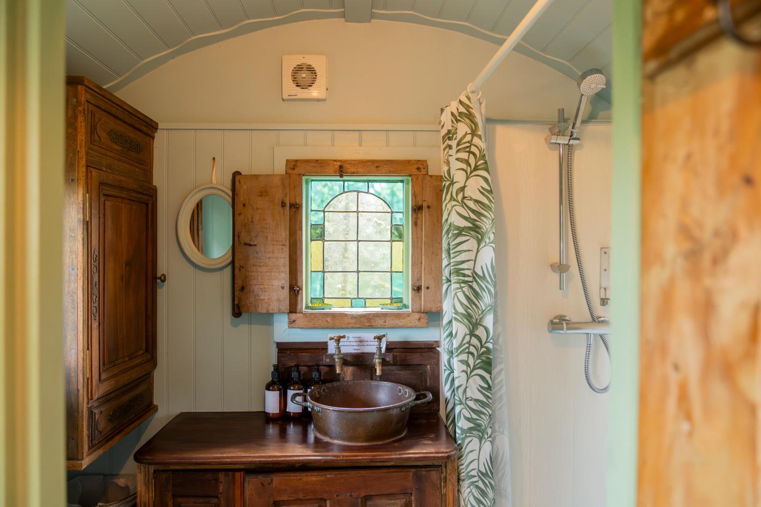 Shanti Shepherds Hut photo 3