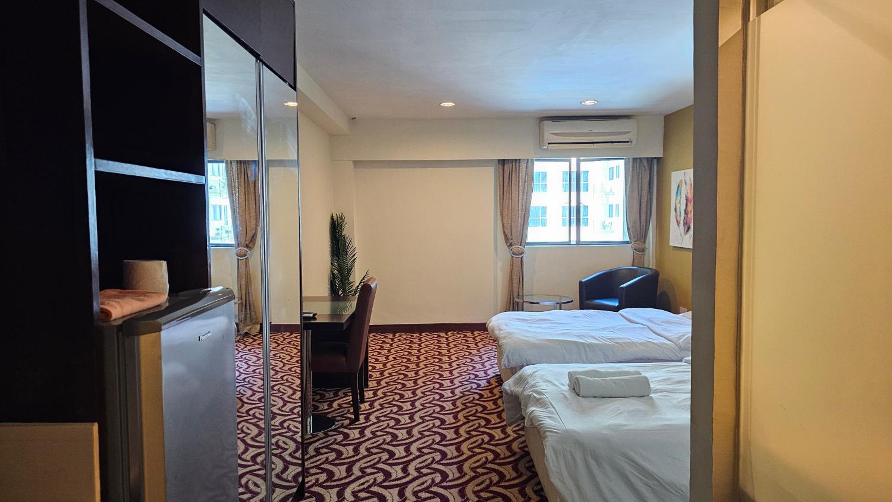 Double Room With Pool View photo 2