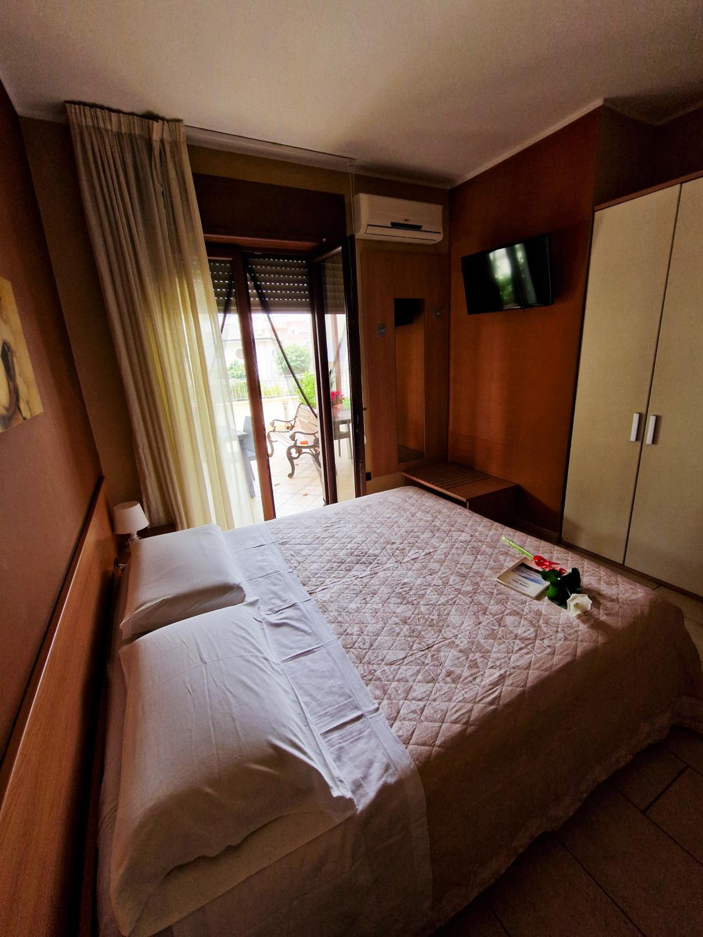 King Room with Balcony photo 2
