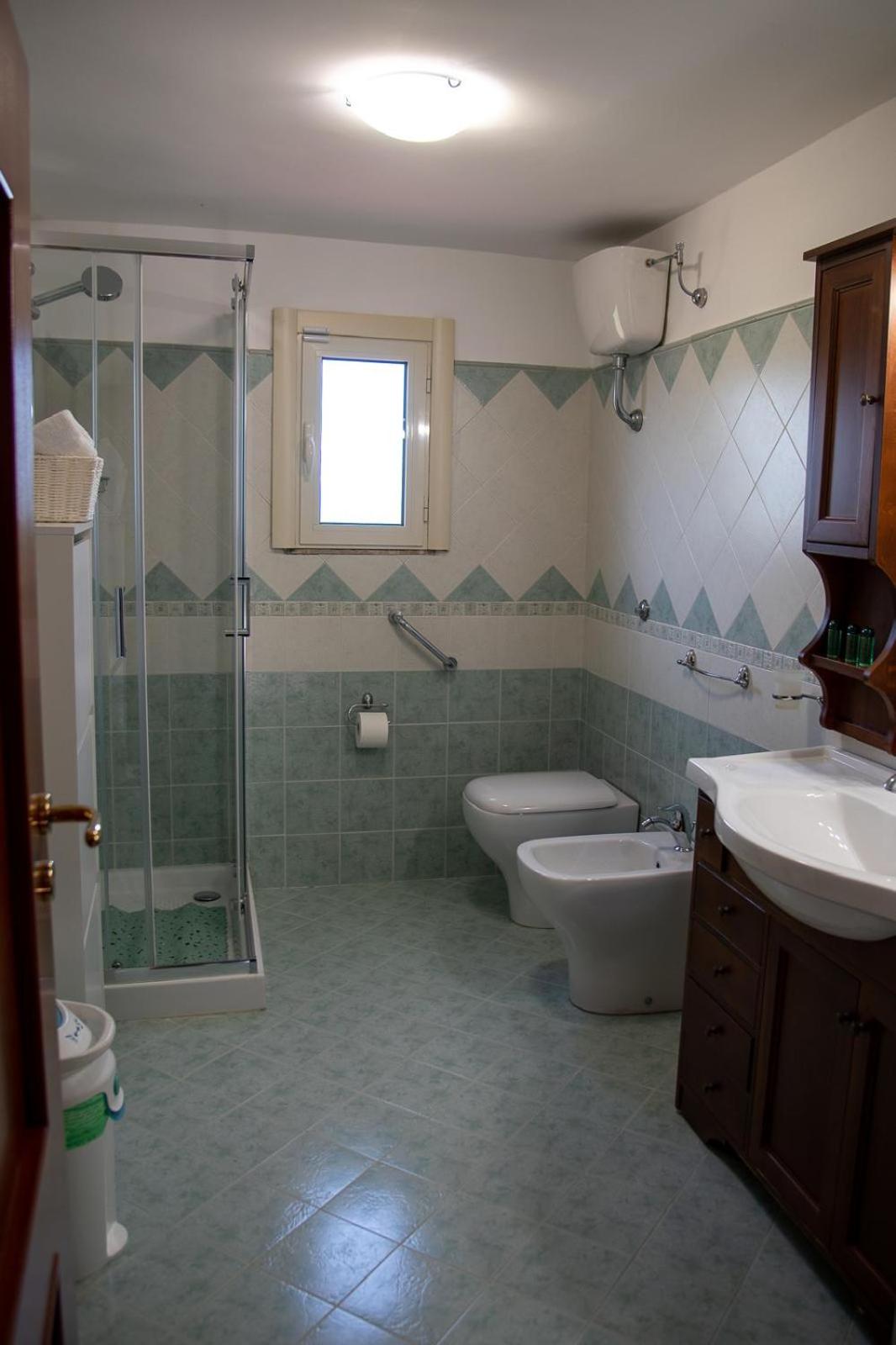 Deluxe Room (2 Adults + 1 Child) photo 3