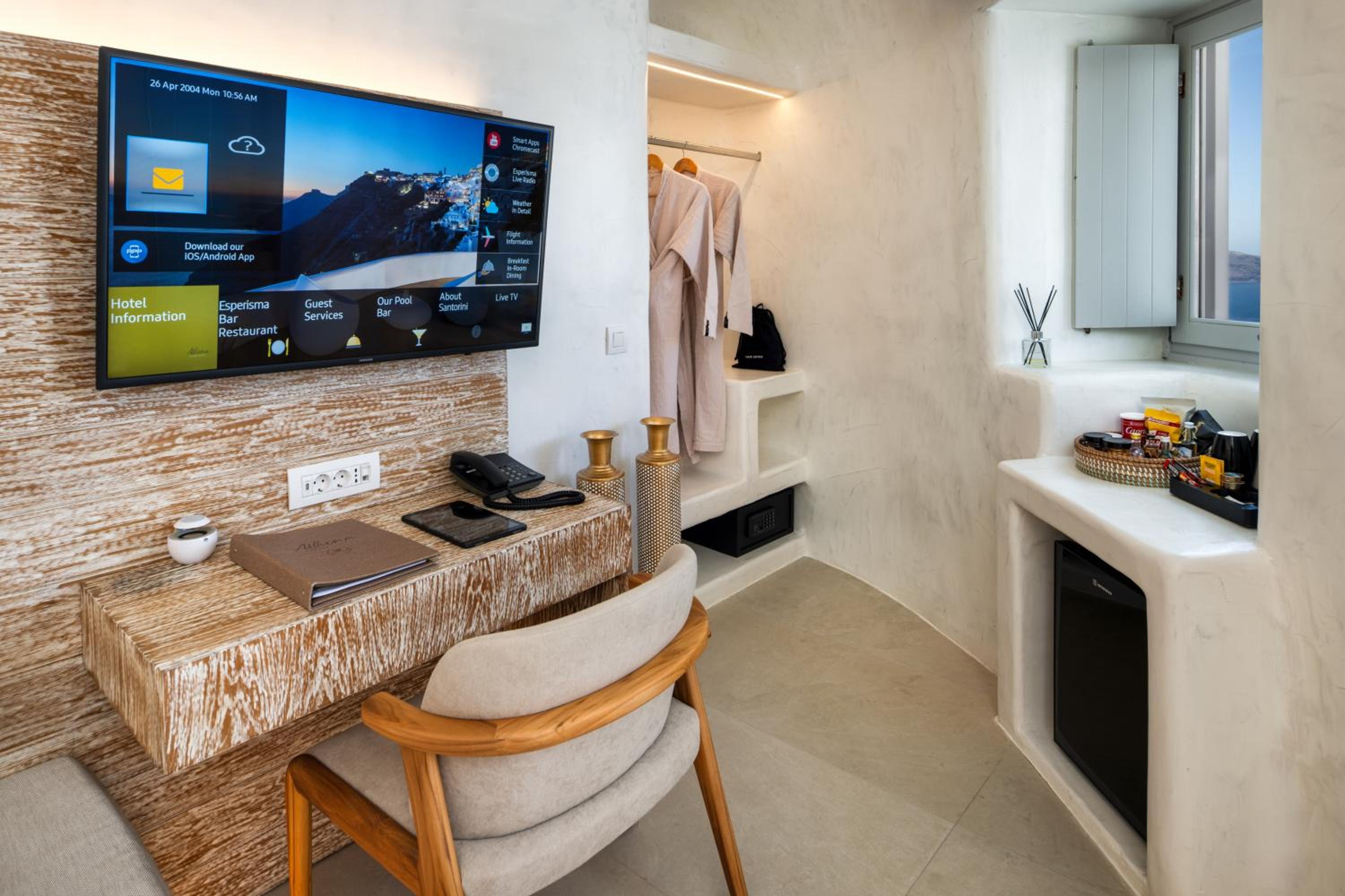Deluxe Suite with Caldera View - Photo 2