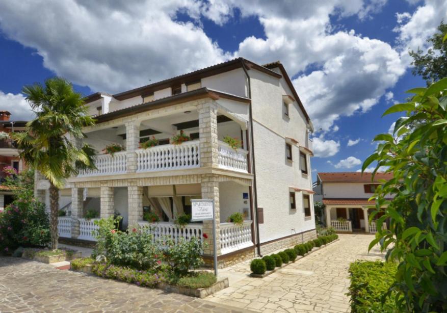 One-Bedroom Apartment with Balcony