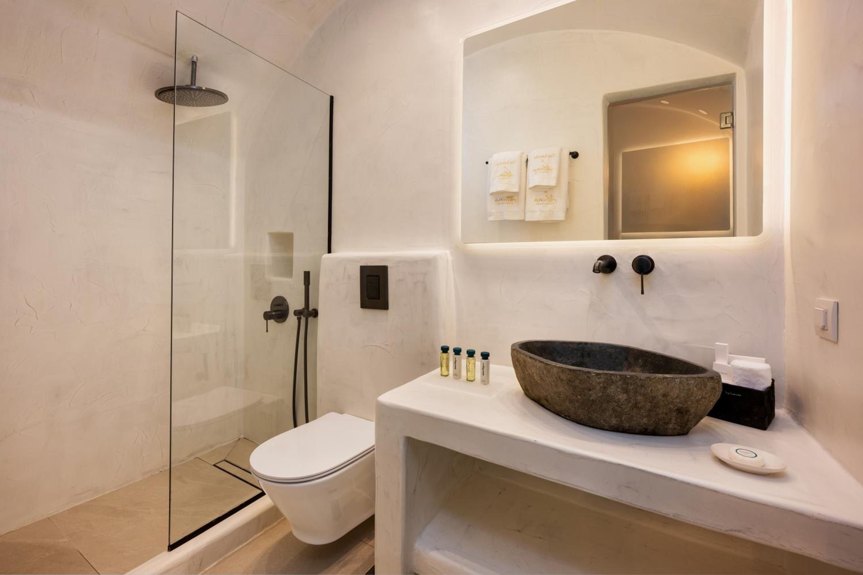 Deluxe Suite with Caldera View - Photo 22