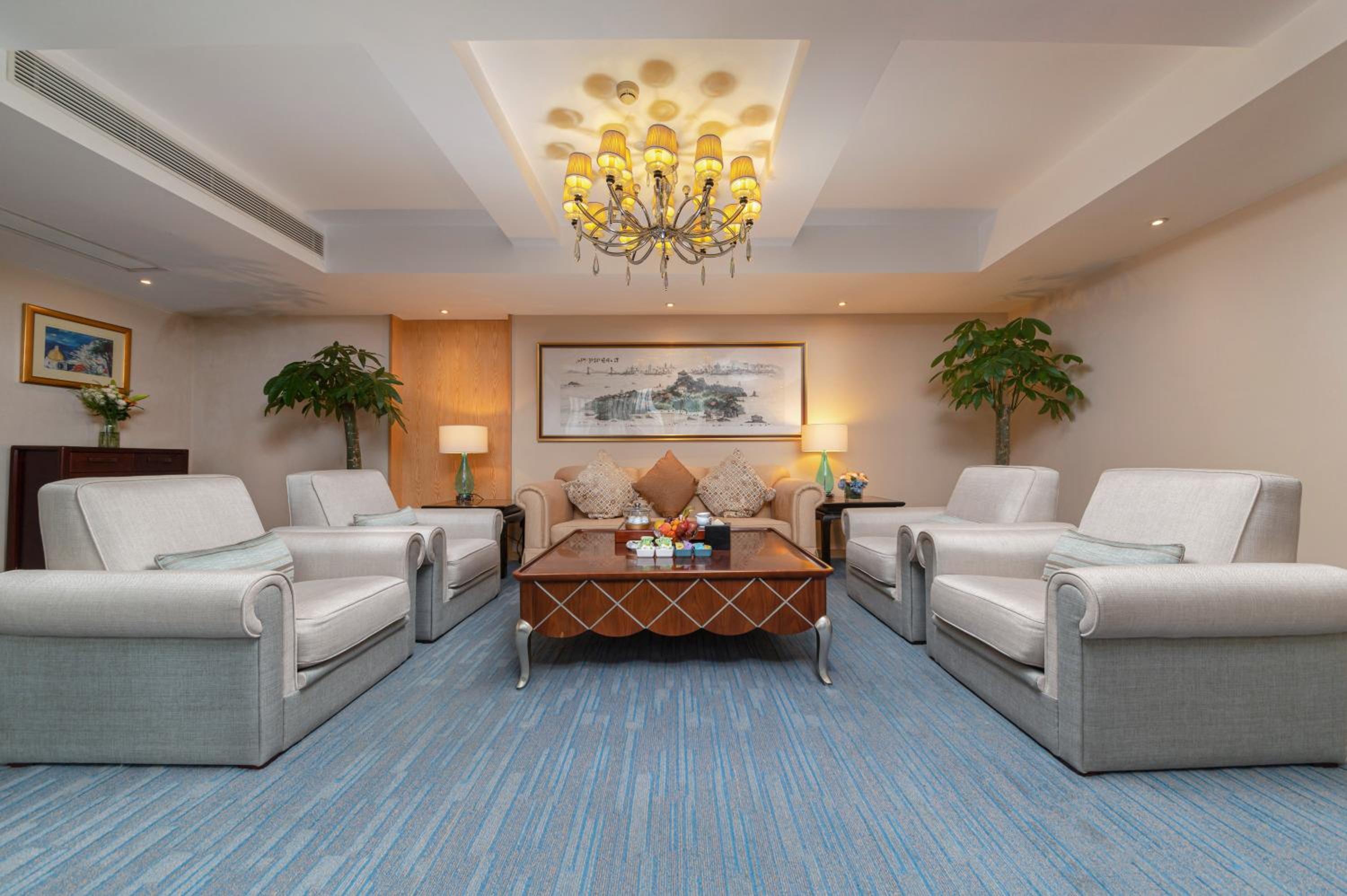 One-Bedroom Suite photo 2