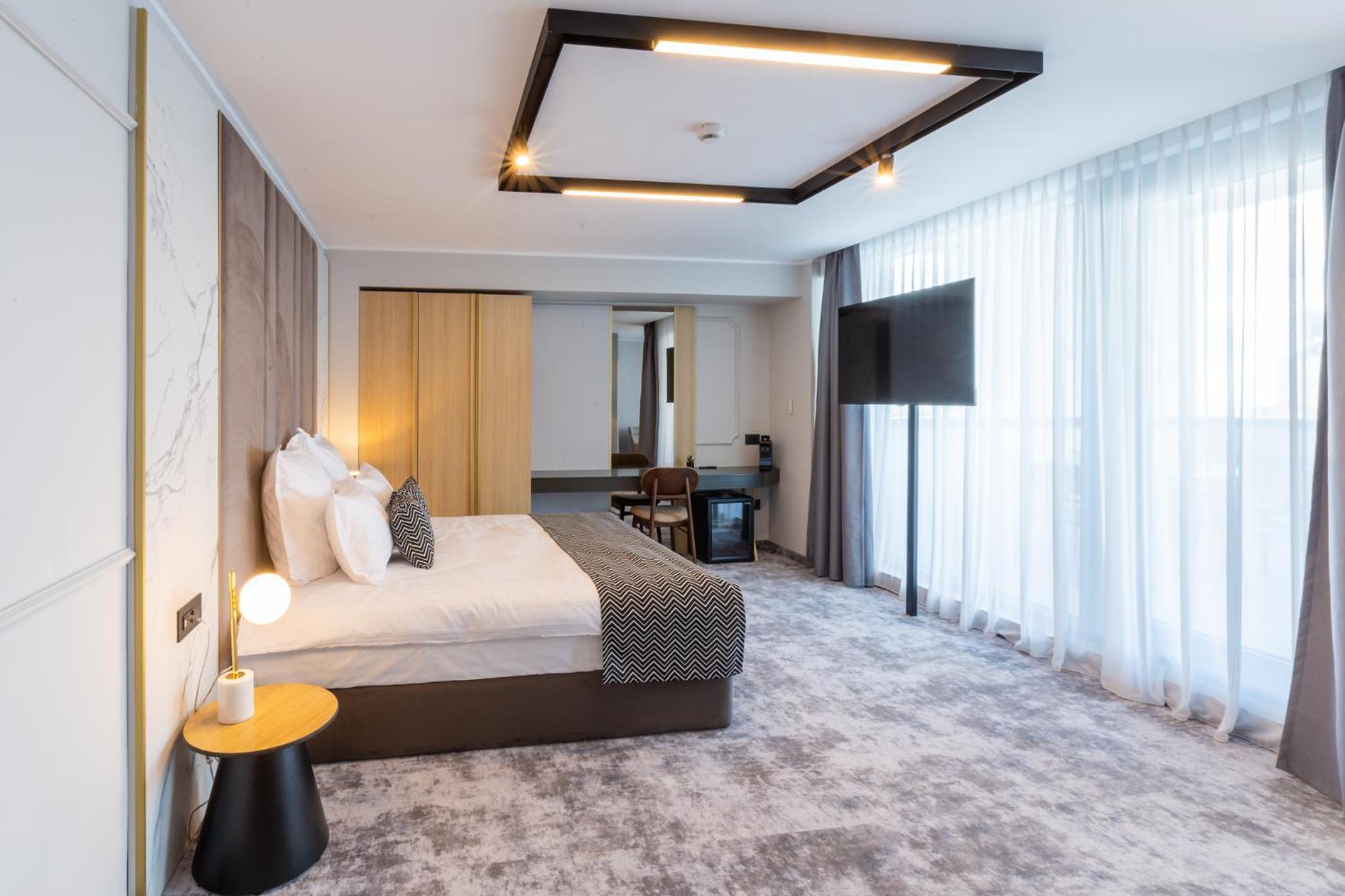 Deluxe King Room photo 2