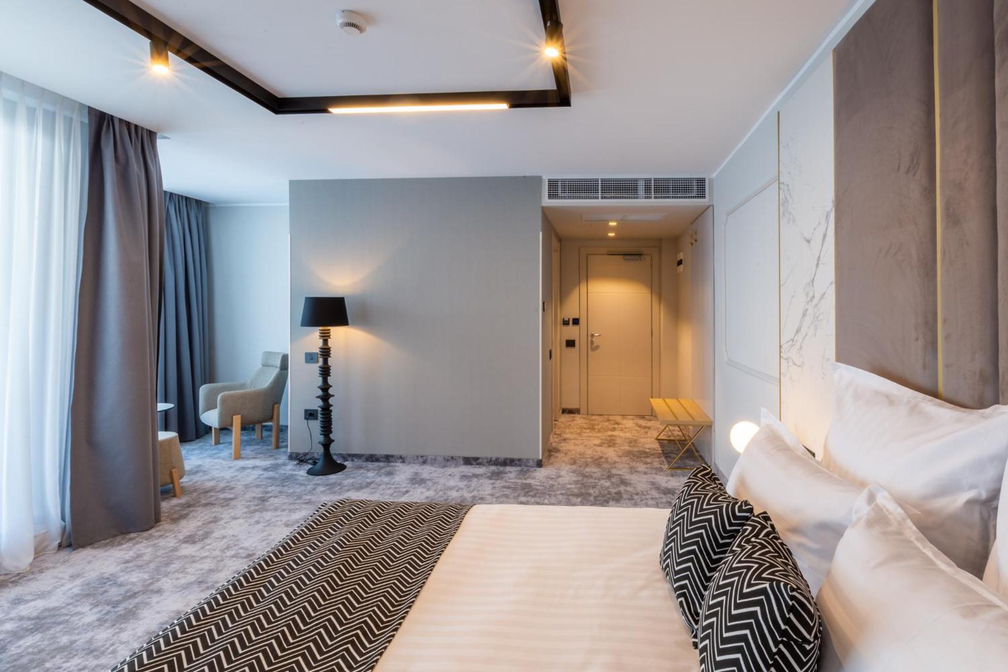 Deluxe King Room photo 3