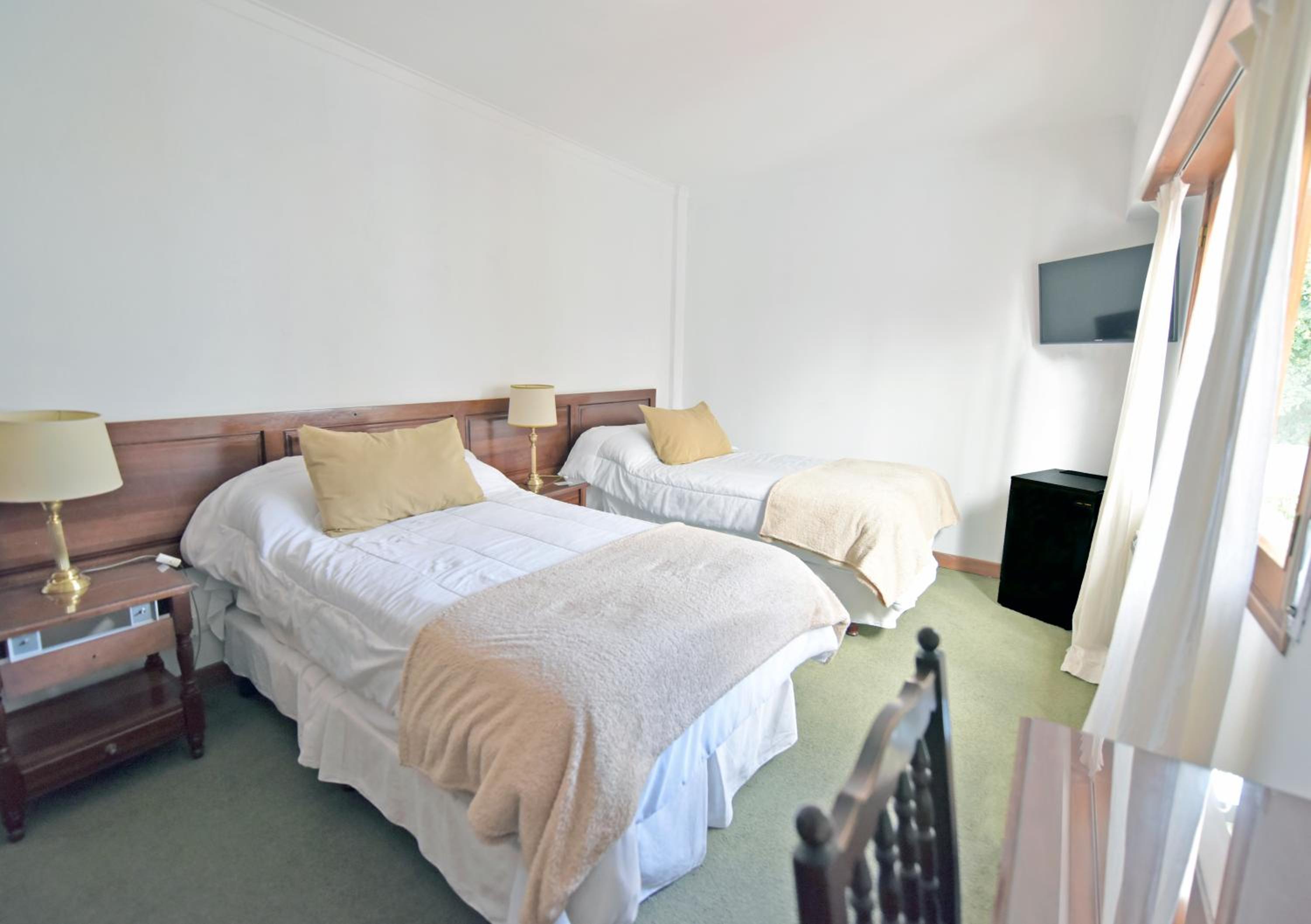 Queen Room photo 2