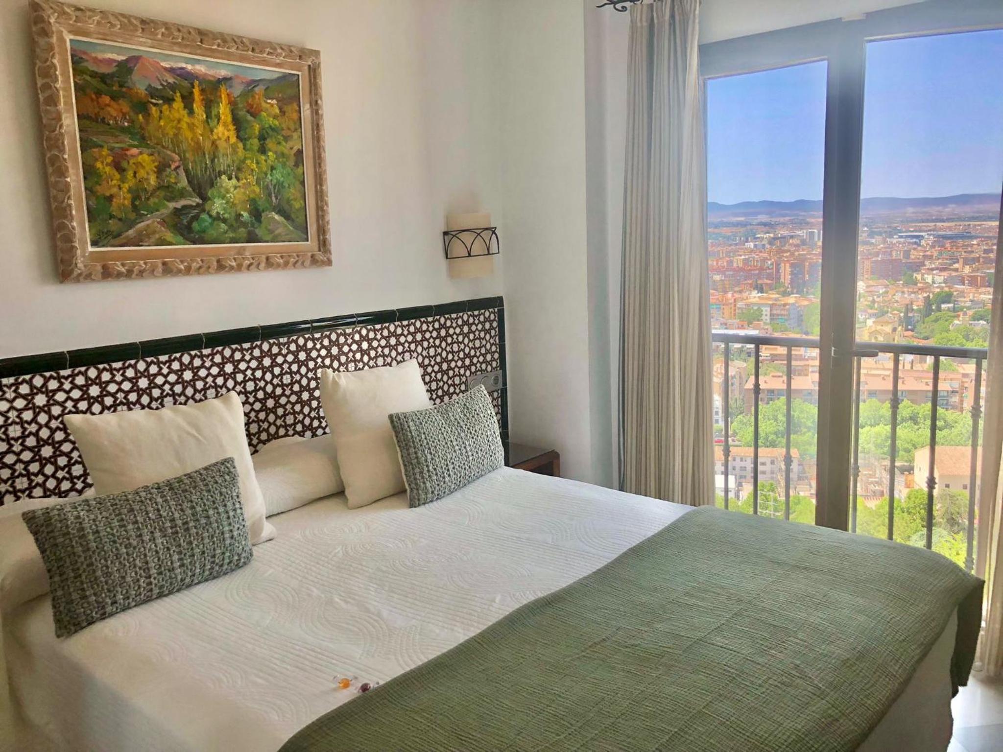 Superior Twin Room with City View - Photo 5