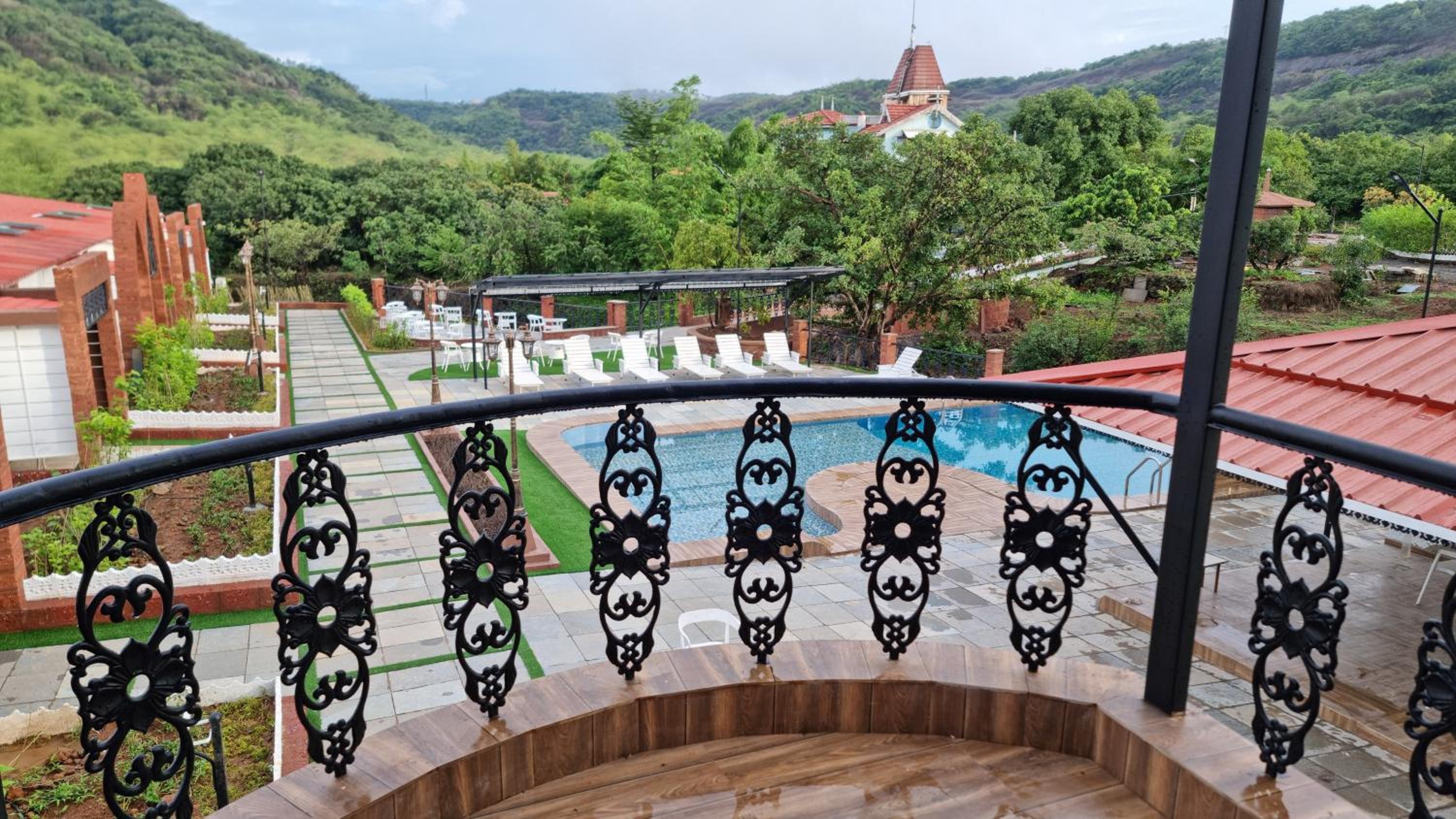 Emperess Villa with Indoor Jacuzzi
