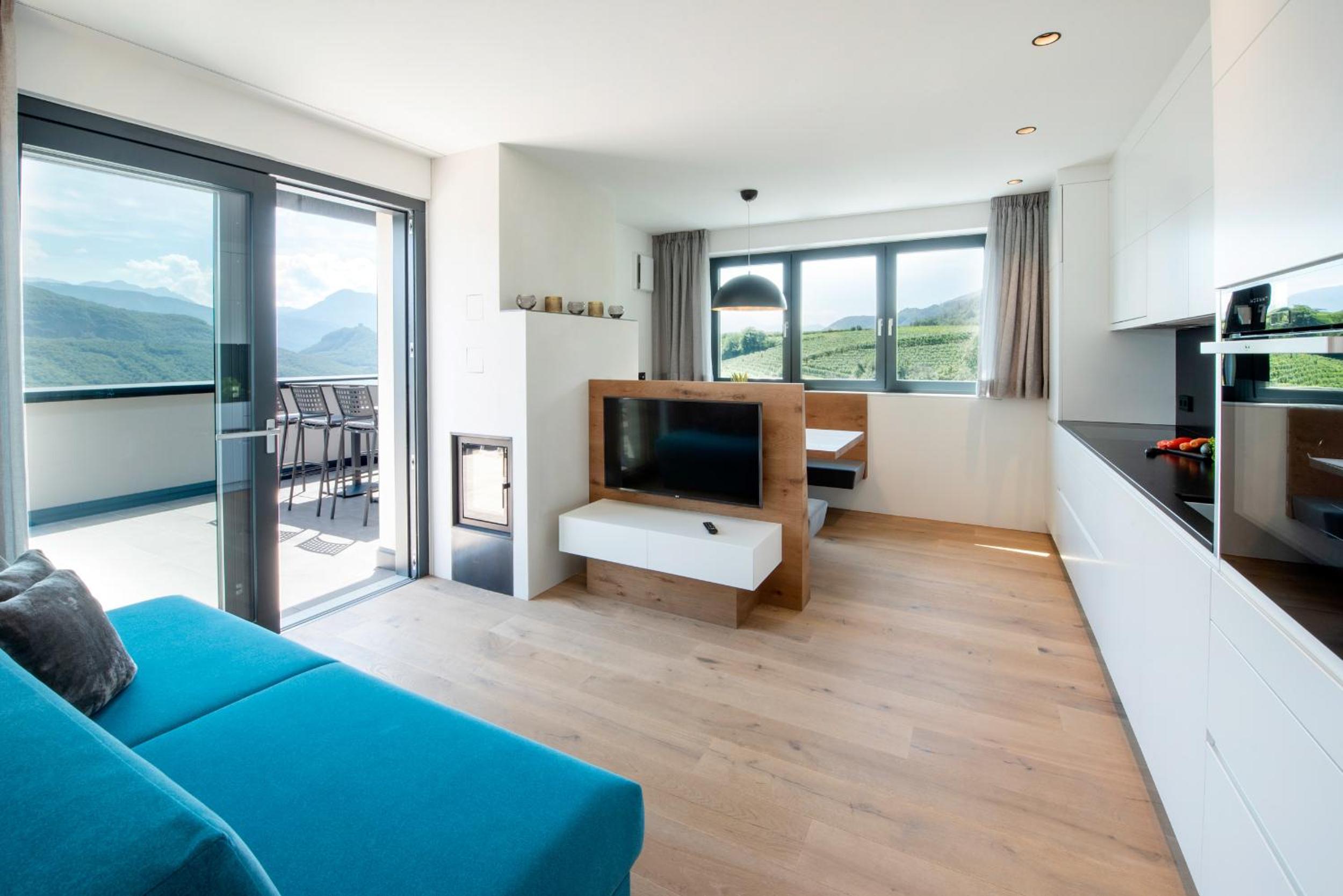 Apartment with Lake View