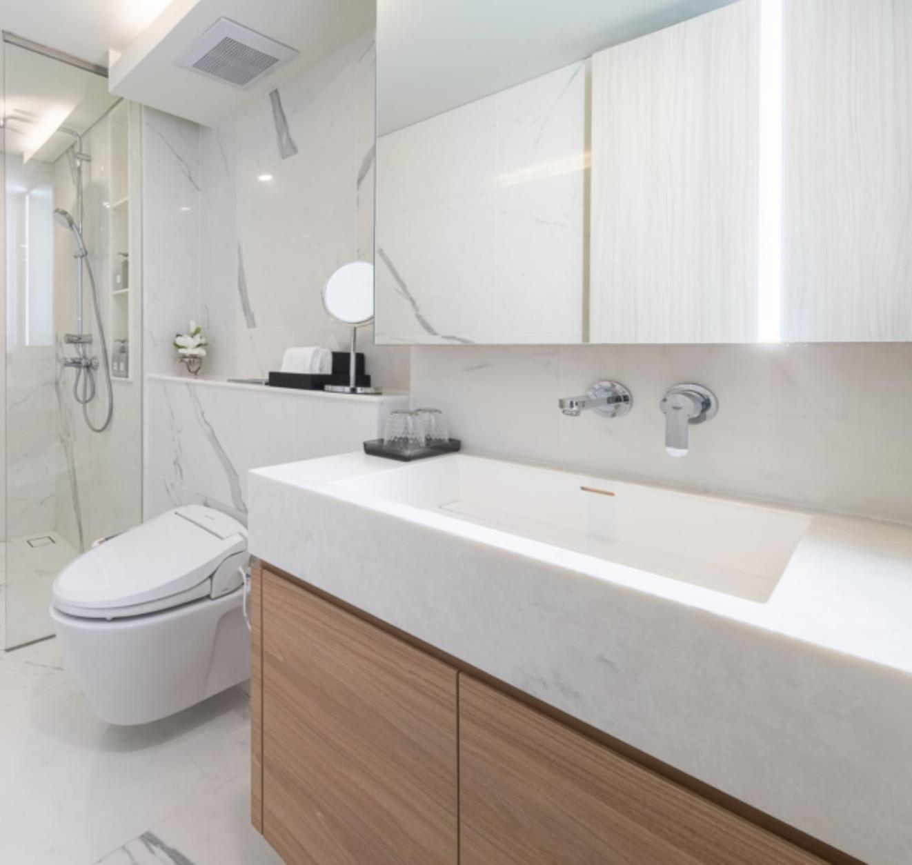 One-Bedroom Duplex Queen Suite photo 2