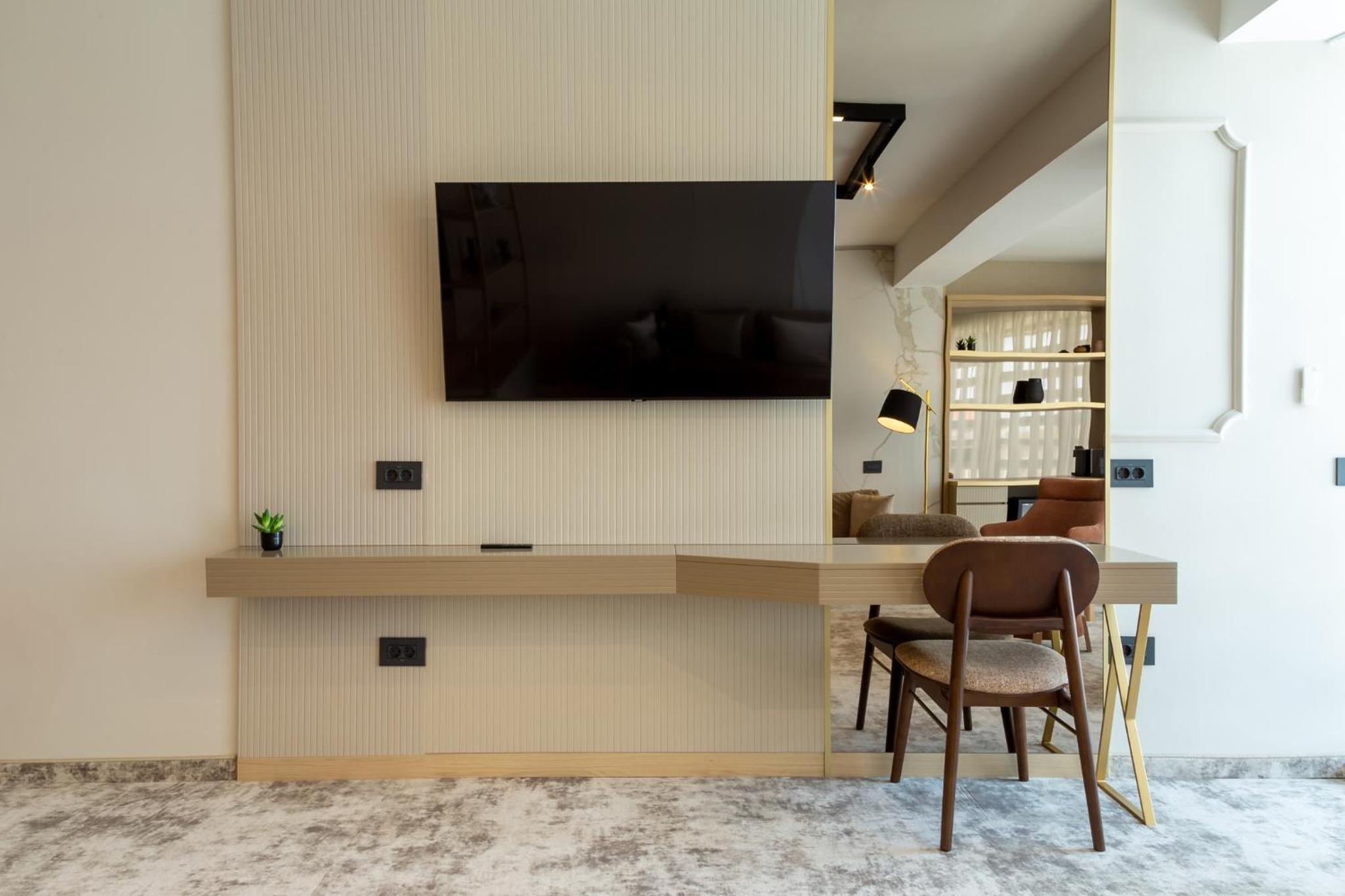 Deluxe Suite - Photo 8