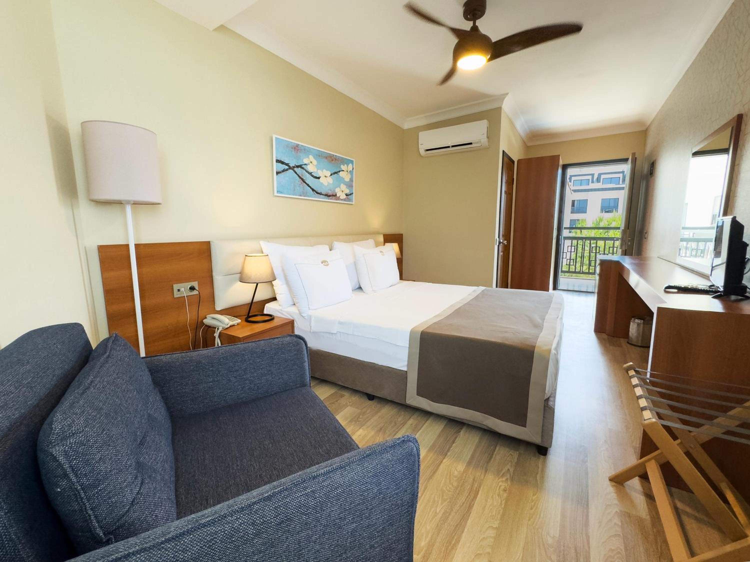  Standard Double Room - Partial Sea View - Photo 1