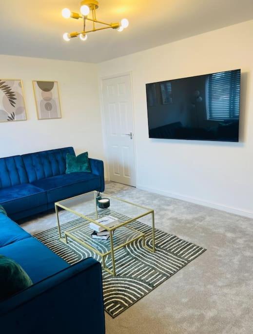 Three-Bedroom House photo 1