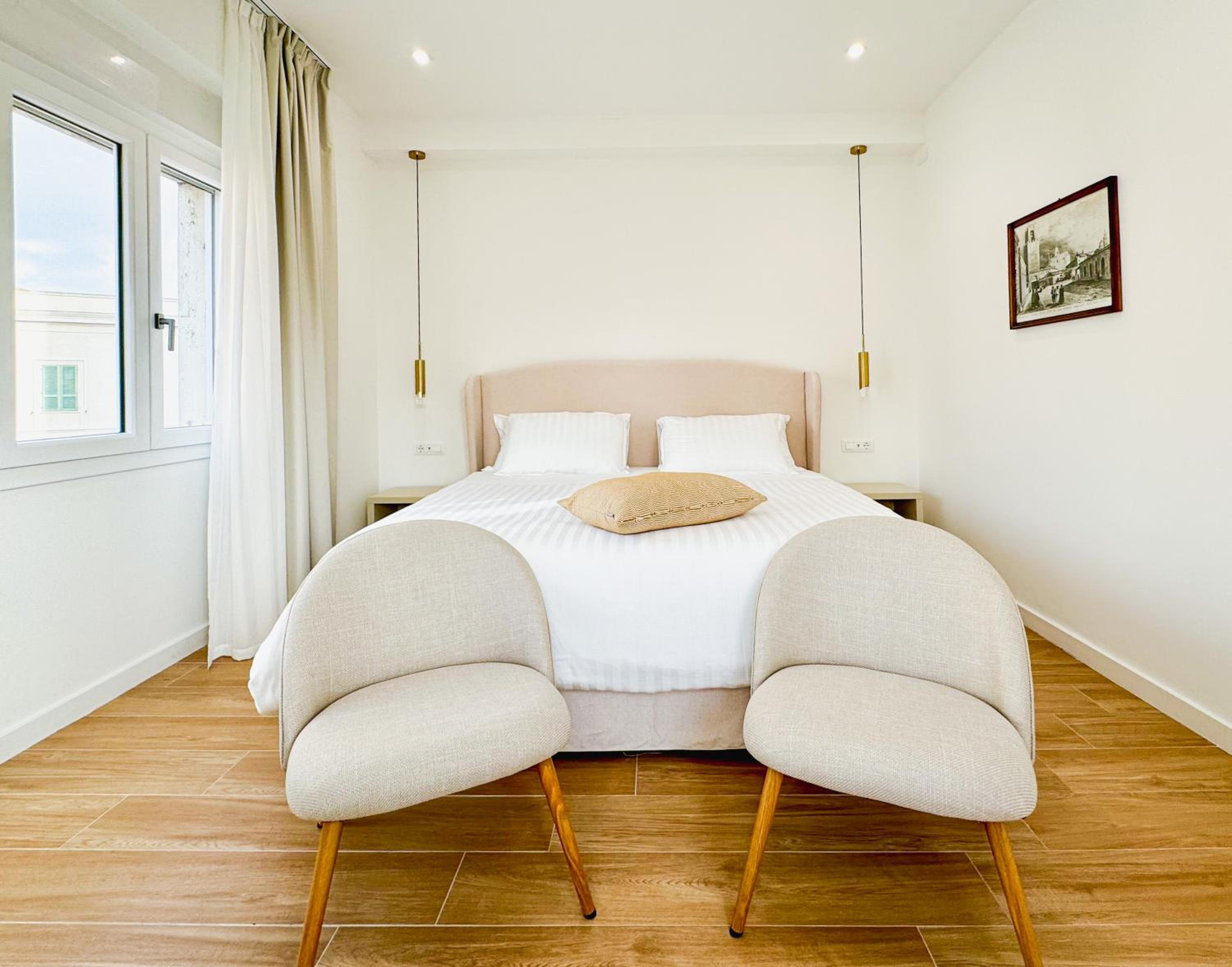 Deluxe King Suite photo 1
