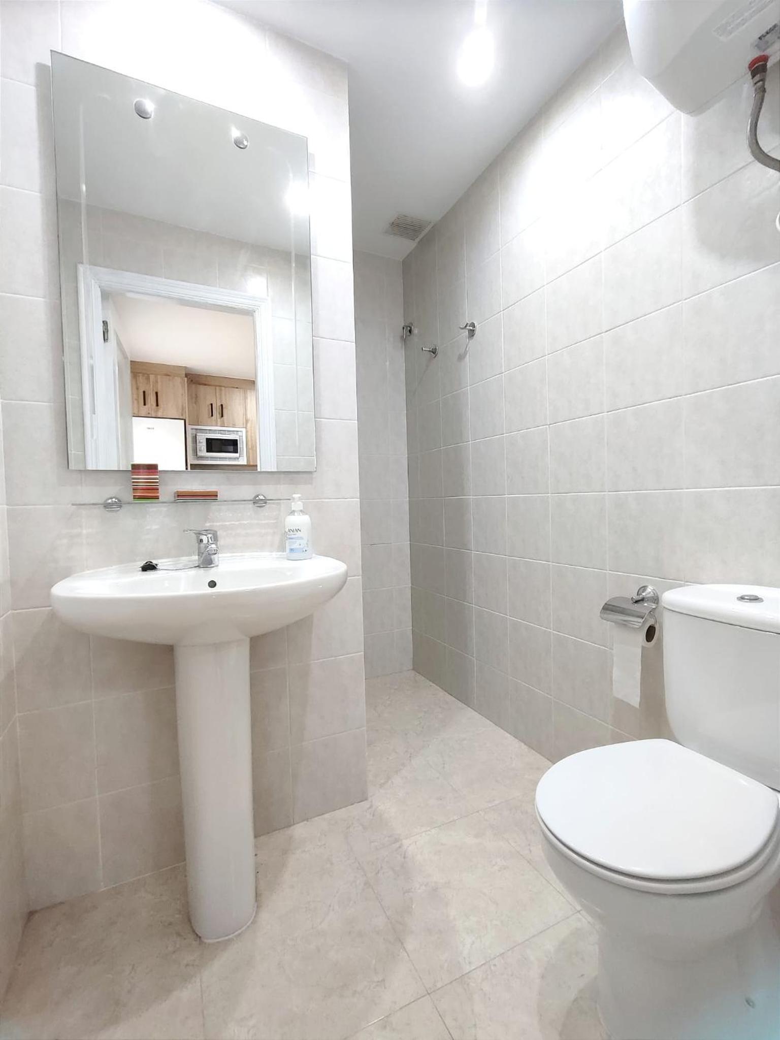 One-Bedroom Standard Apartment photo 2