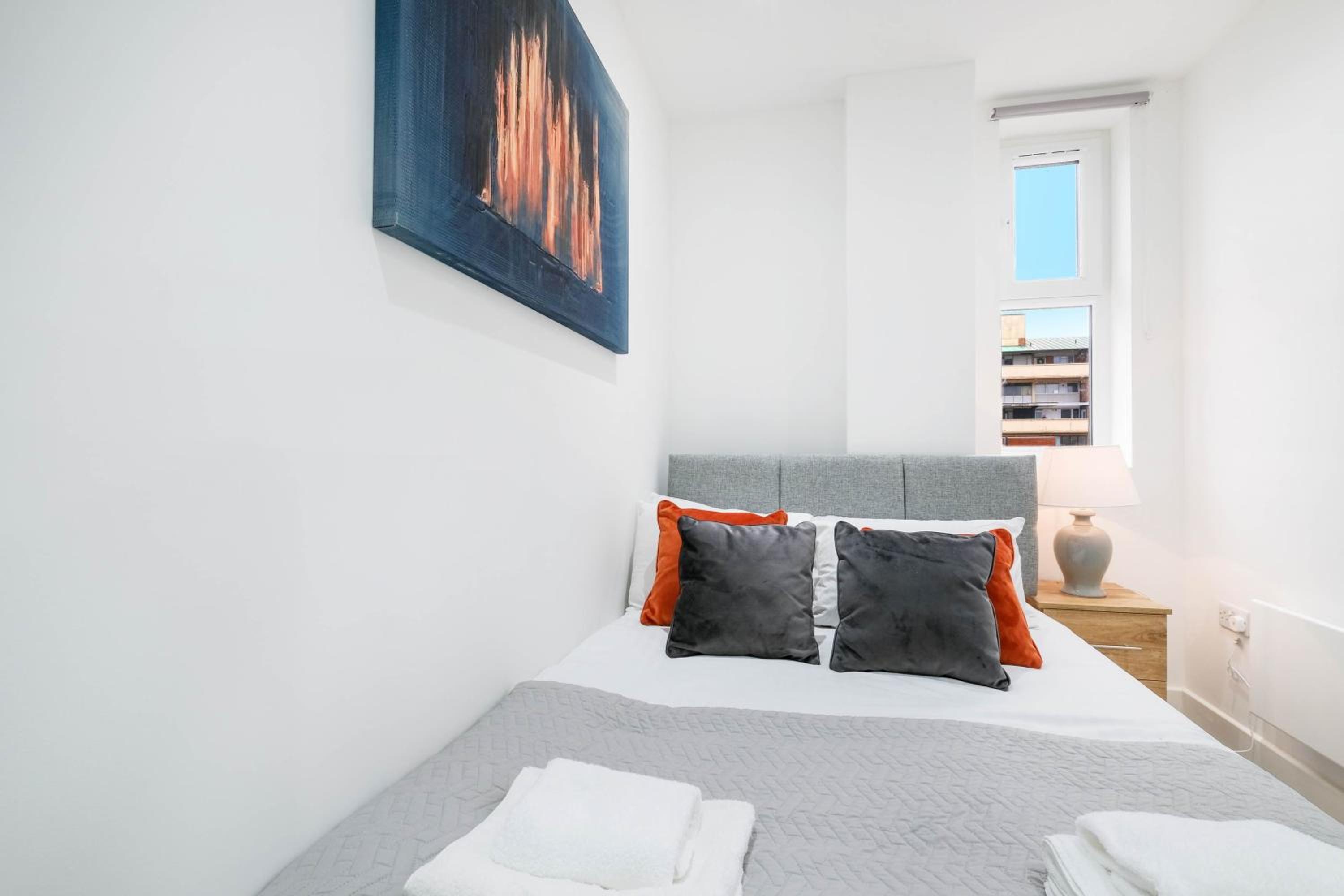 One-Bedroom Apartment photo 2
