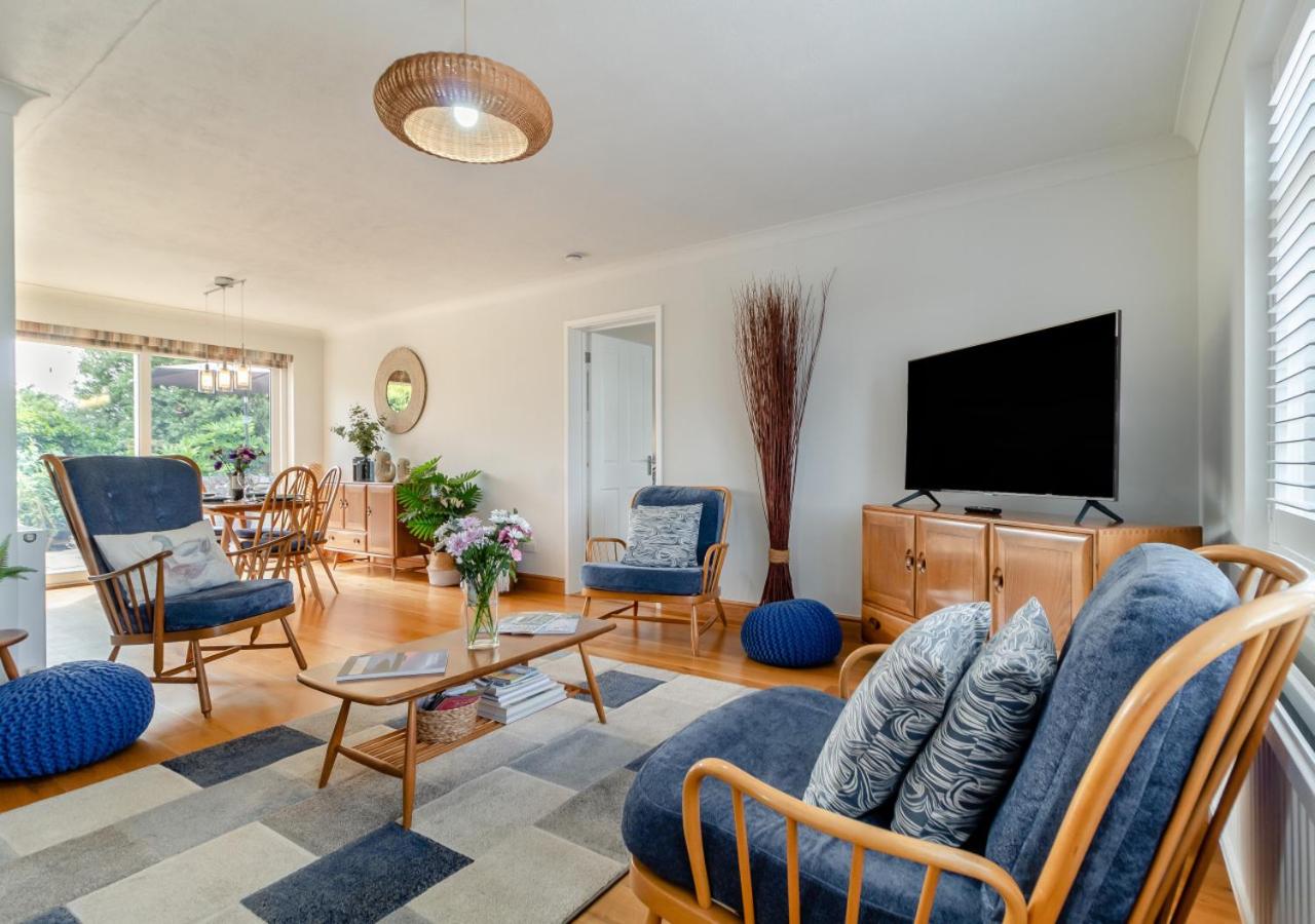 Three-Bedroom House photo 2