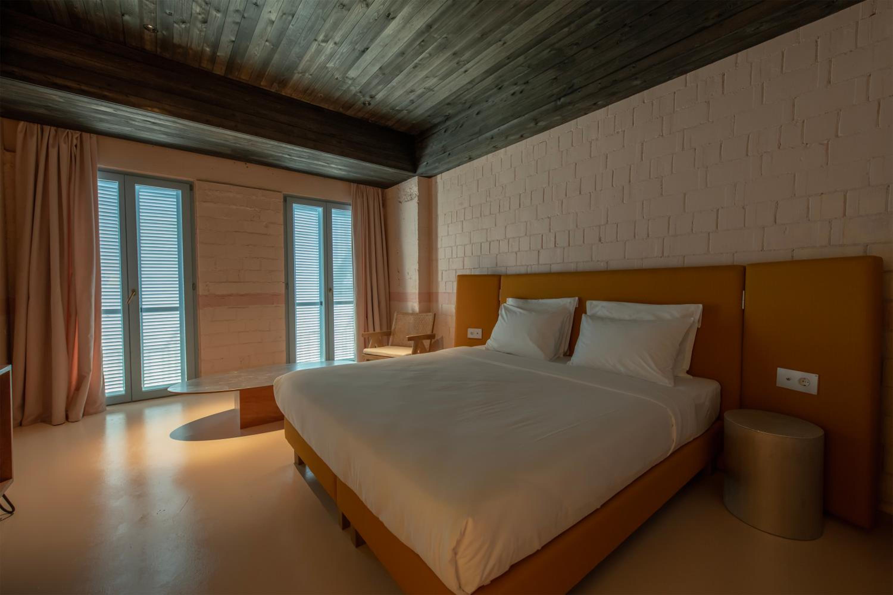 Old Town View Junior Queen Room