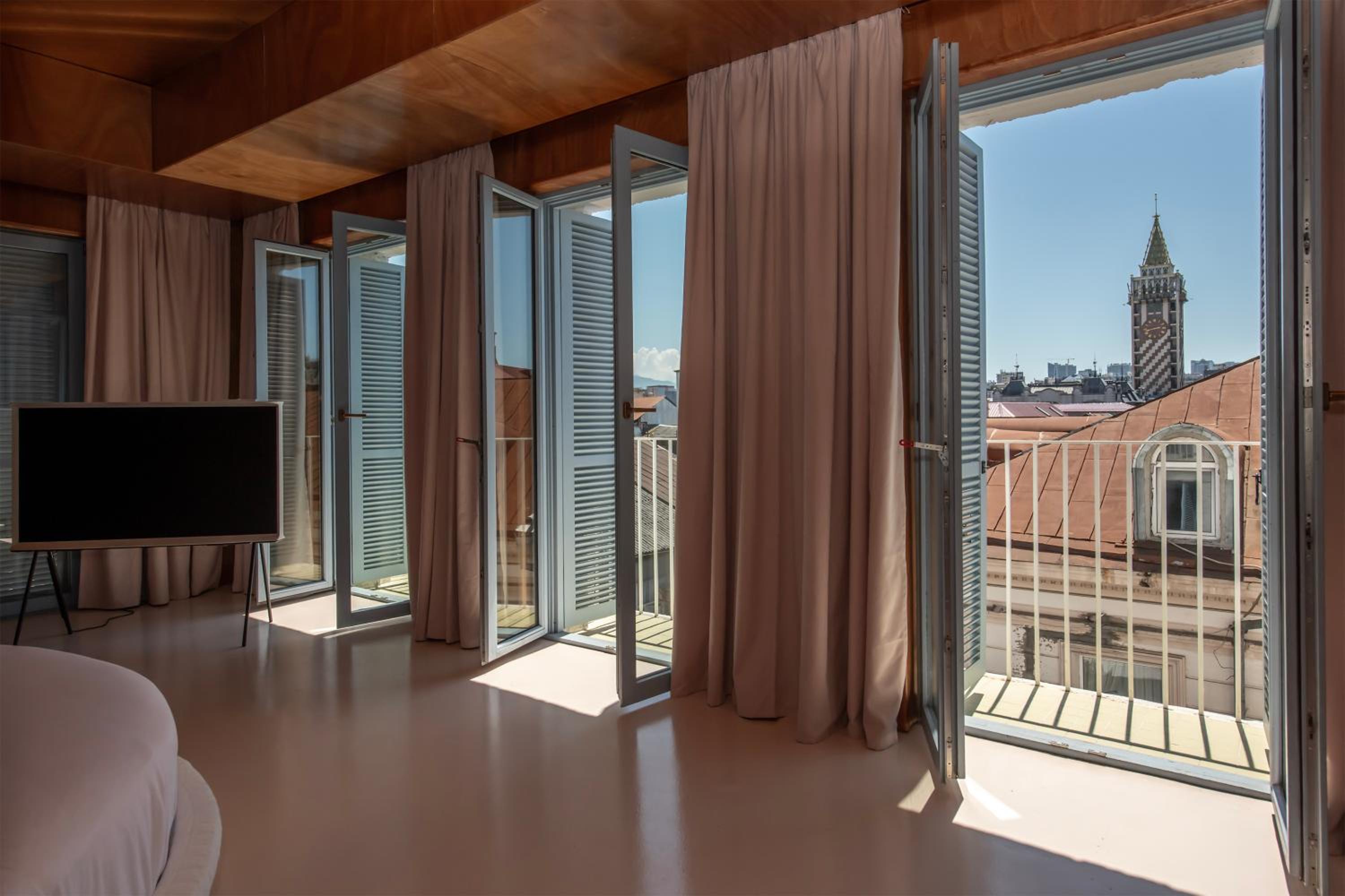 Corner Suite Old Town View - Photo 9